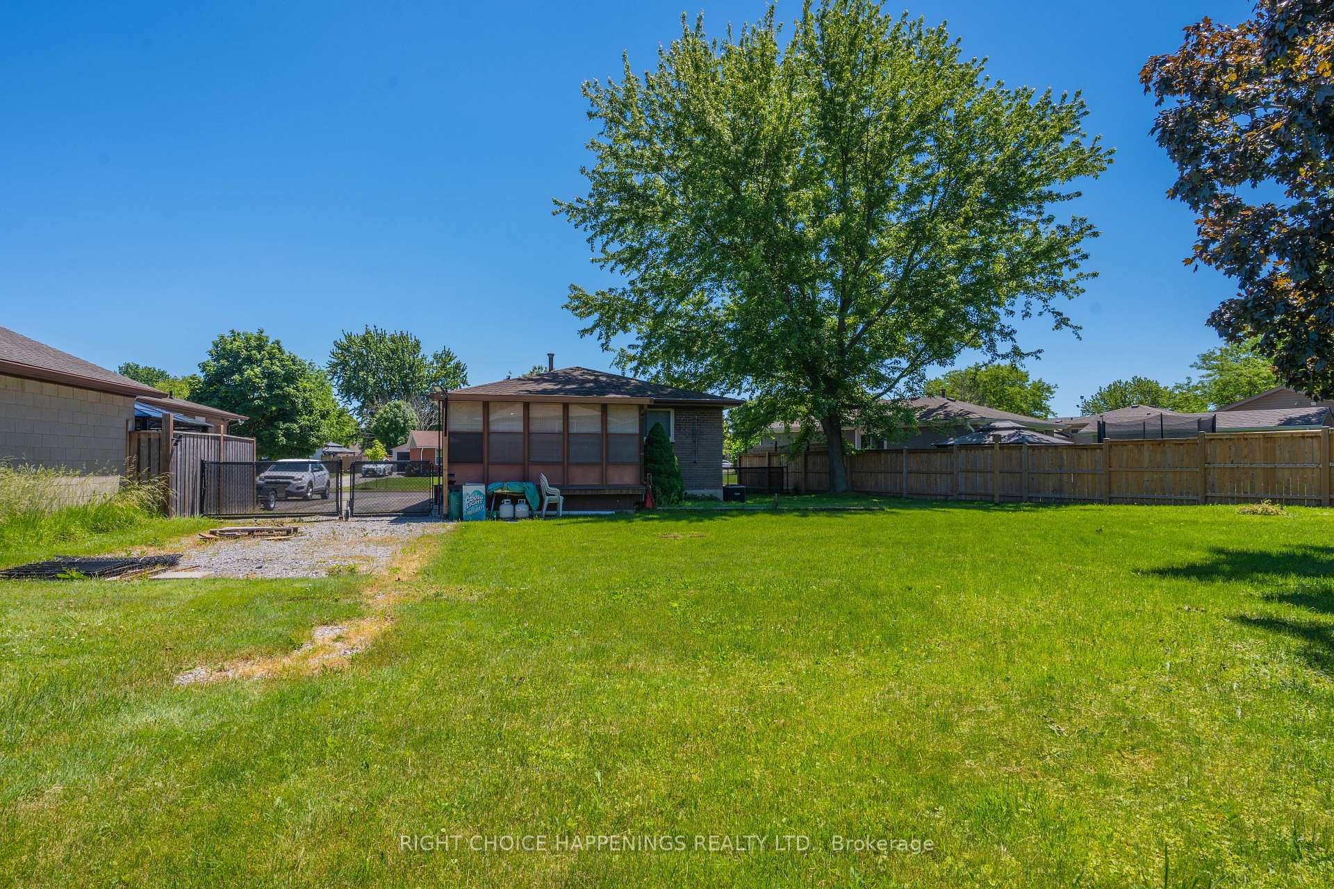 Photo 17 of 10 Newleaf Crescent, Welland, N. Welland — HOMEH