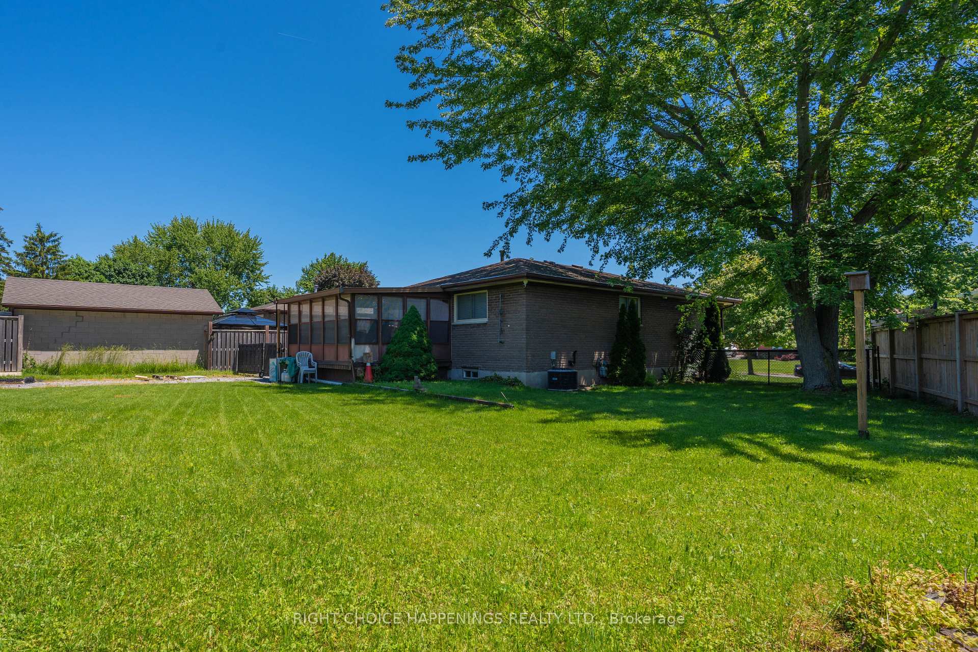 Photo 18 of 10 Newleaf Crescent, Welland, N. Welland — HOMEH