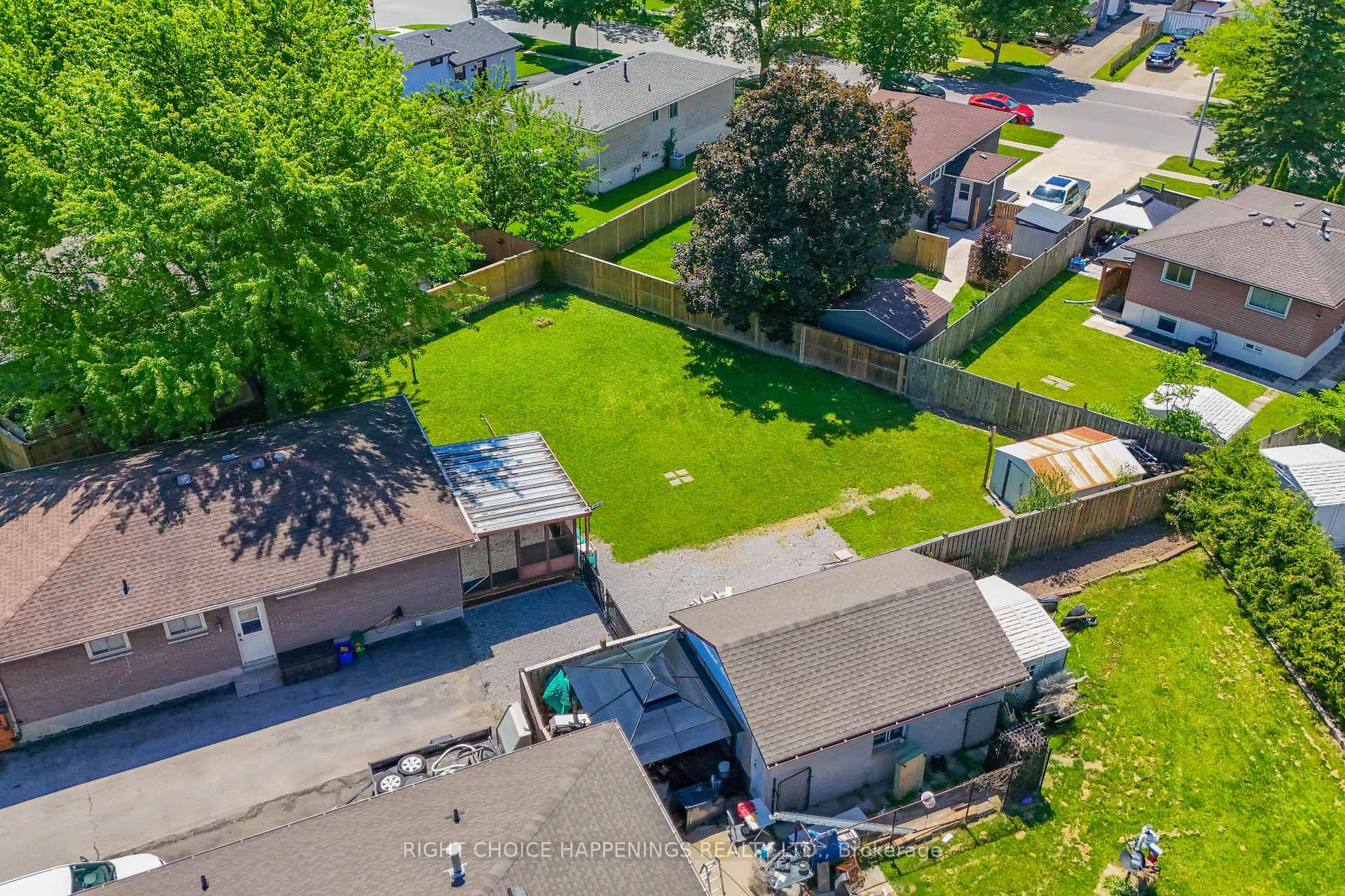 Photo 20 of 10 Newleaf Crescent, Welland, N. Welland — HOMEH