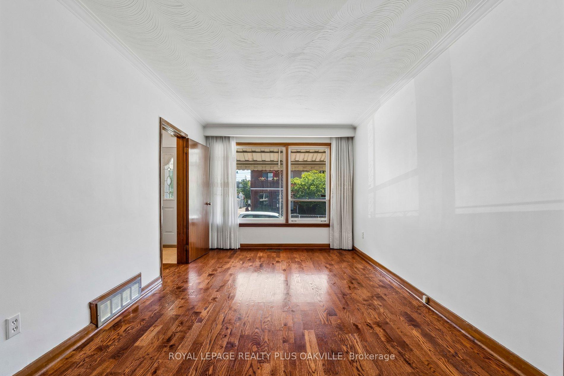 Photo 10 of 72a Lindsey Avenue, Toronto, Dufferin Grove — HOMEH