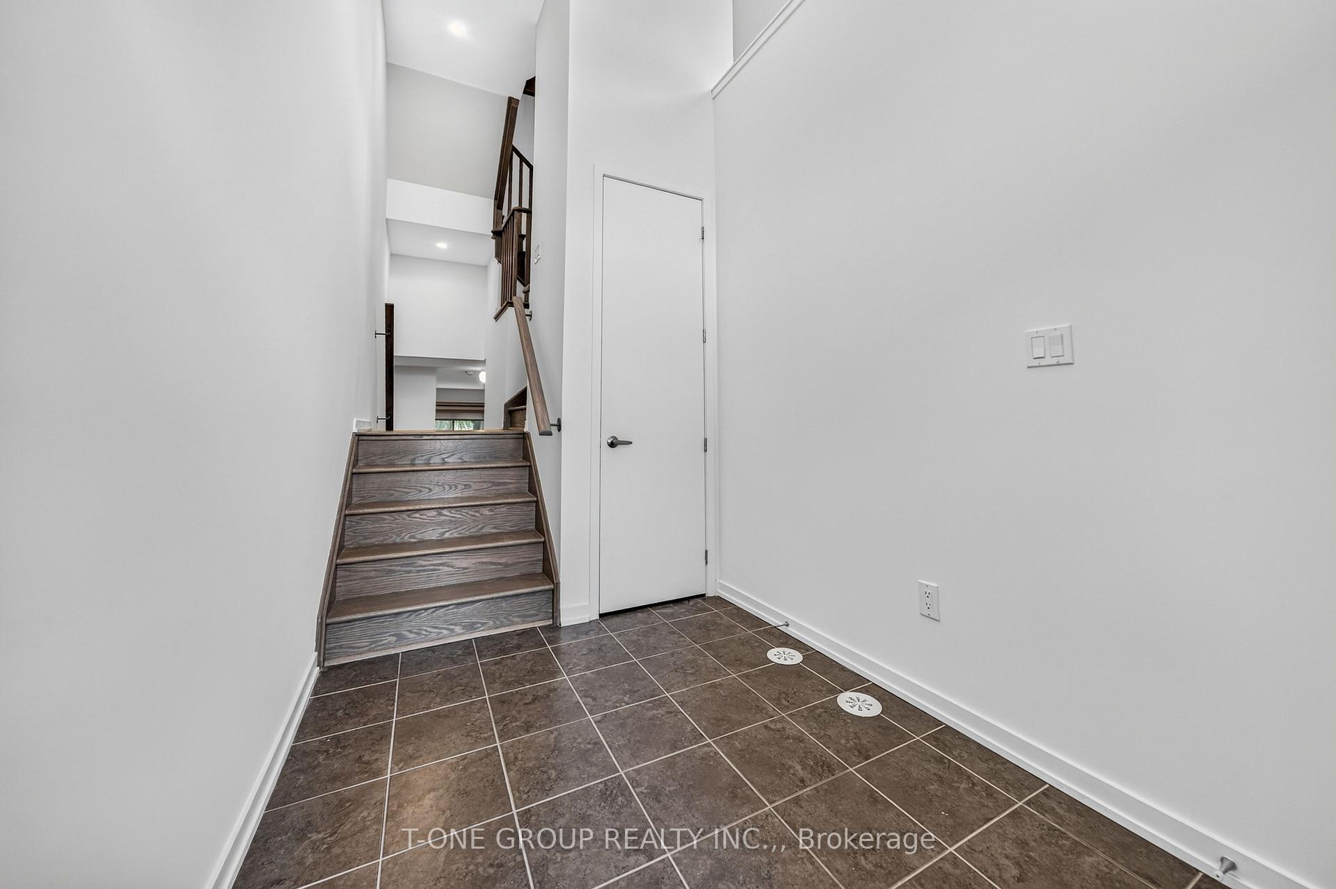 Photo 2 of 54 Pantheon Lane, Markham, Wismer — HOMEH