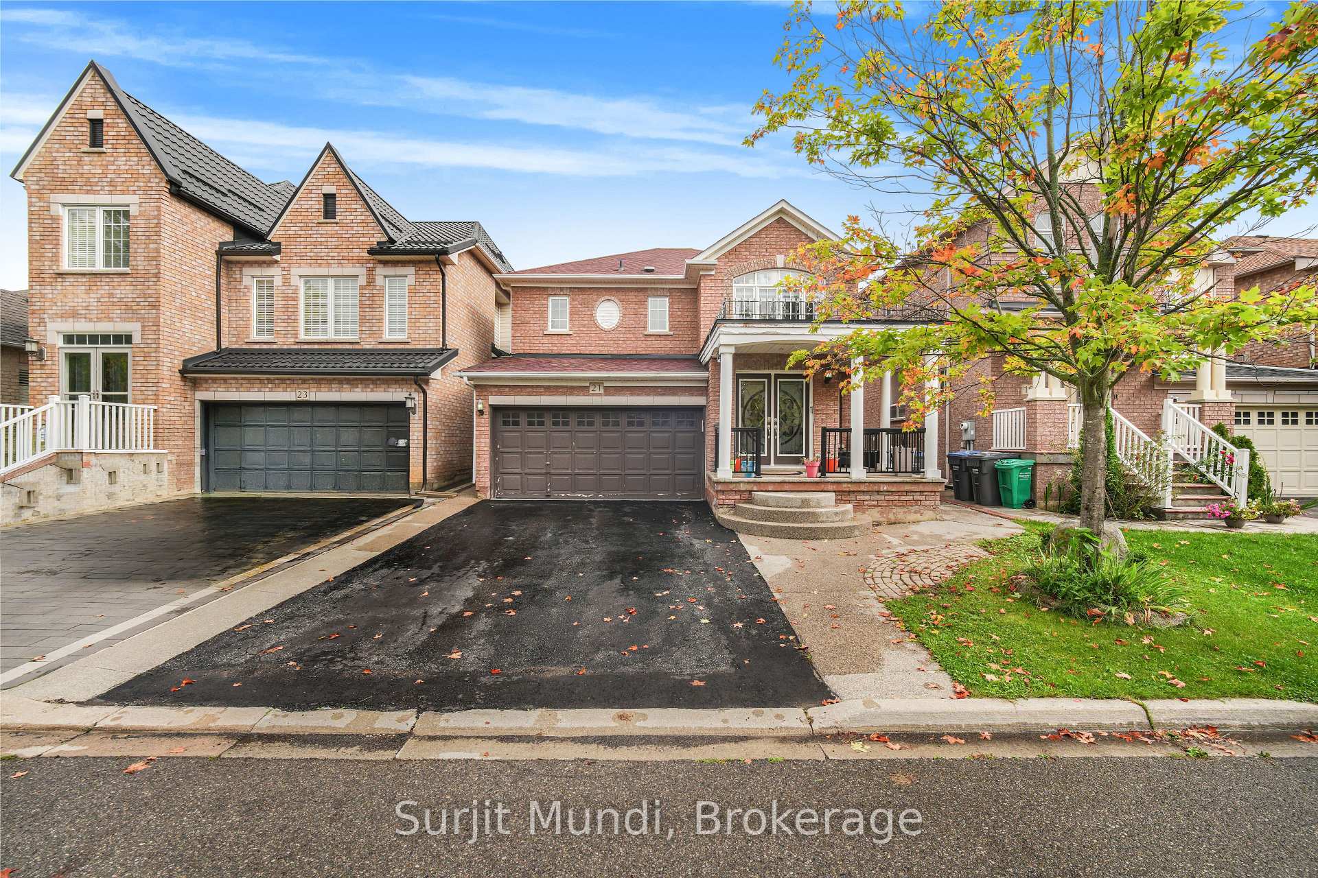 Photo 3 of 21 Amboise Crescent, Brampton, Fletcher's Meadow — HOMEH