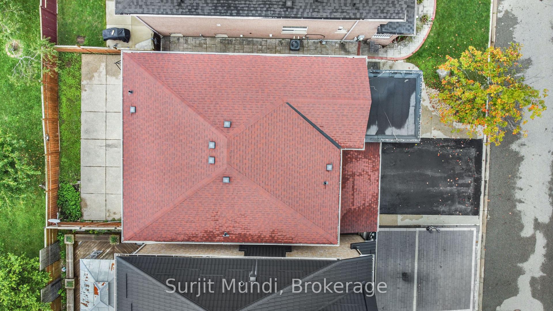 Photo 4 of 21 Amboise Crescent, Brampton, Fletcher's Meadow — HOMEH
