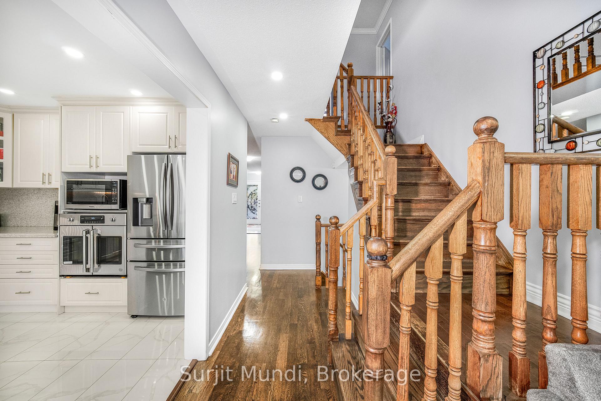 Photo 10 of 21 Amboise Crescent, Brampton, Fletcher's Meadow — HOMEH