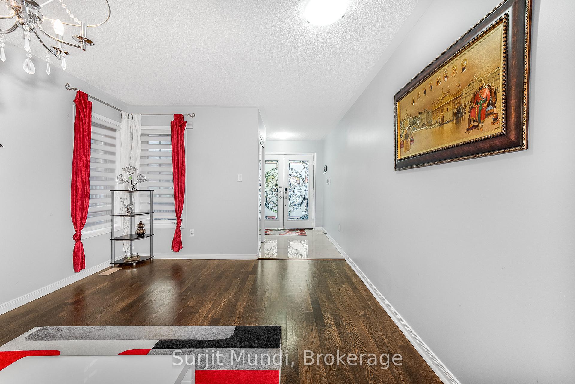 Photo 11 of 21 Amboise Crescent, Brampton, Fletcher's Meadow — HOMEH