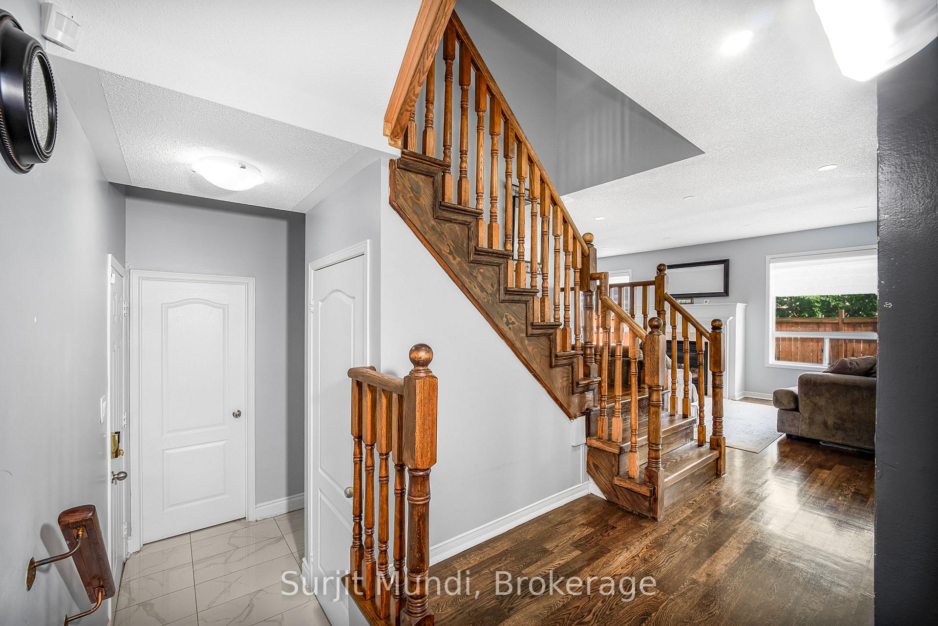 Photo 14 of 21 Amboise Crescent, Brampton, Fletcher's Meadow — HOMEH