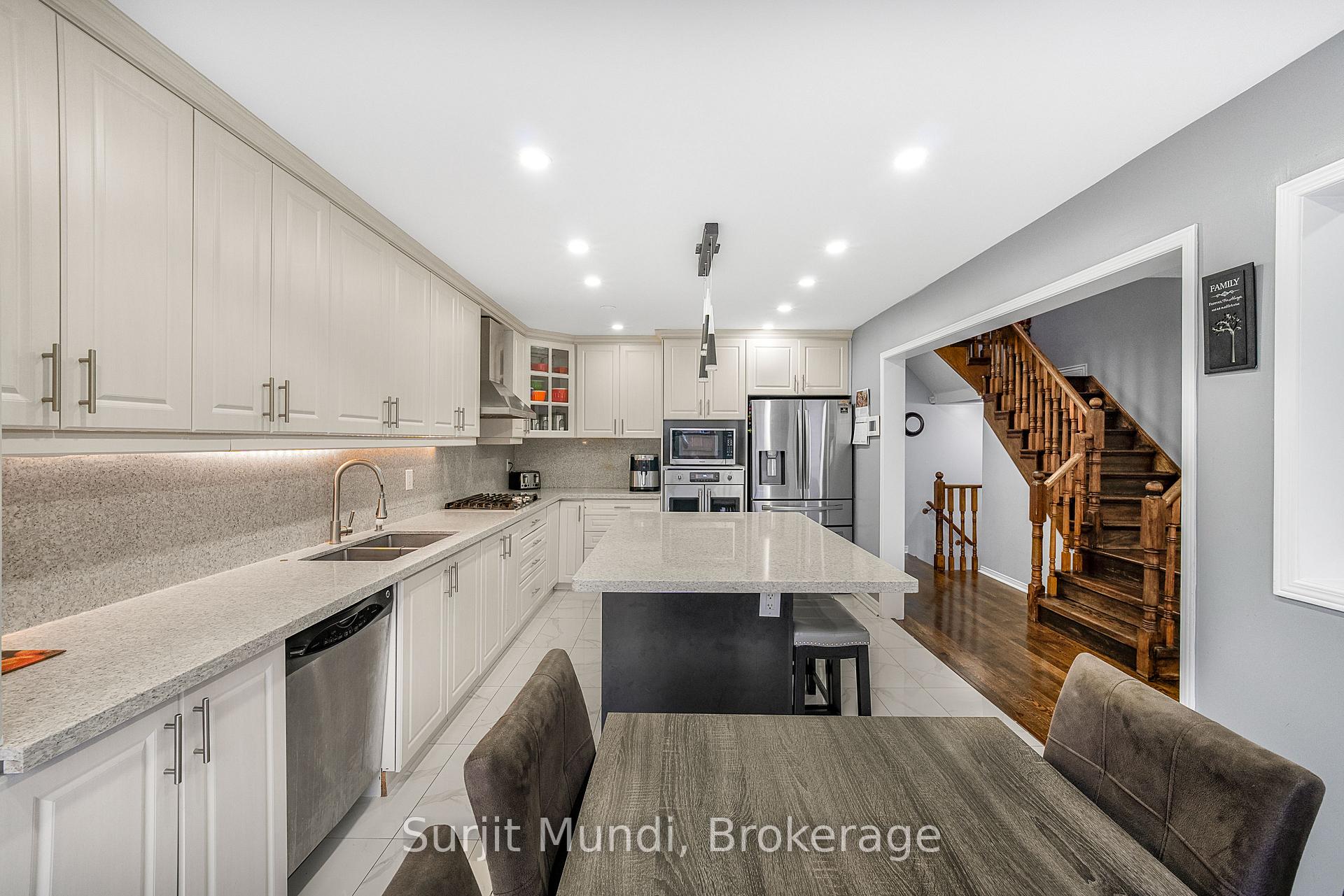 Photo 18 of 21 Amboise Crescent, Brampton, Fletcher's Meadow — HOMEH
