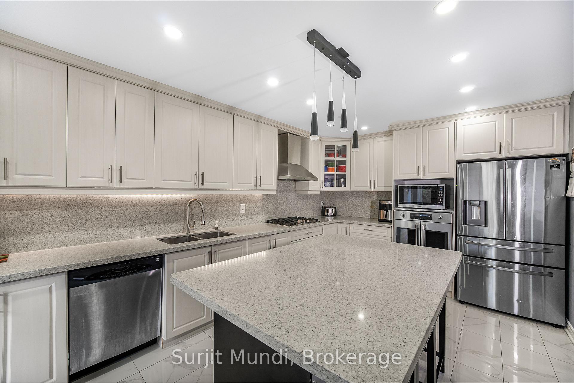 Photo 19 of 21 Amboise Crescent, Brampton, Fletcher's Meadow — HOMEH