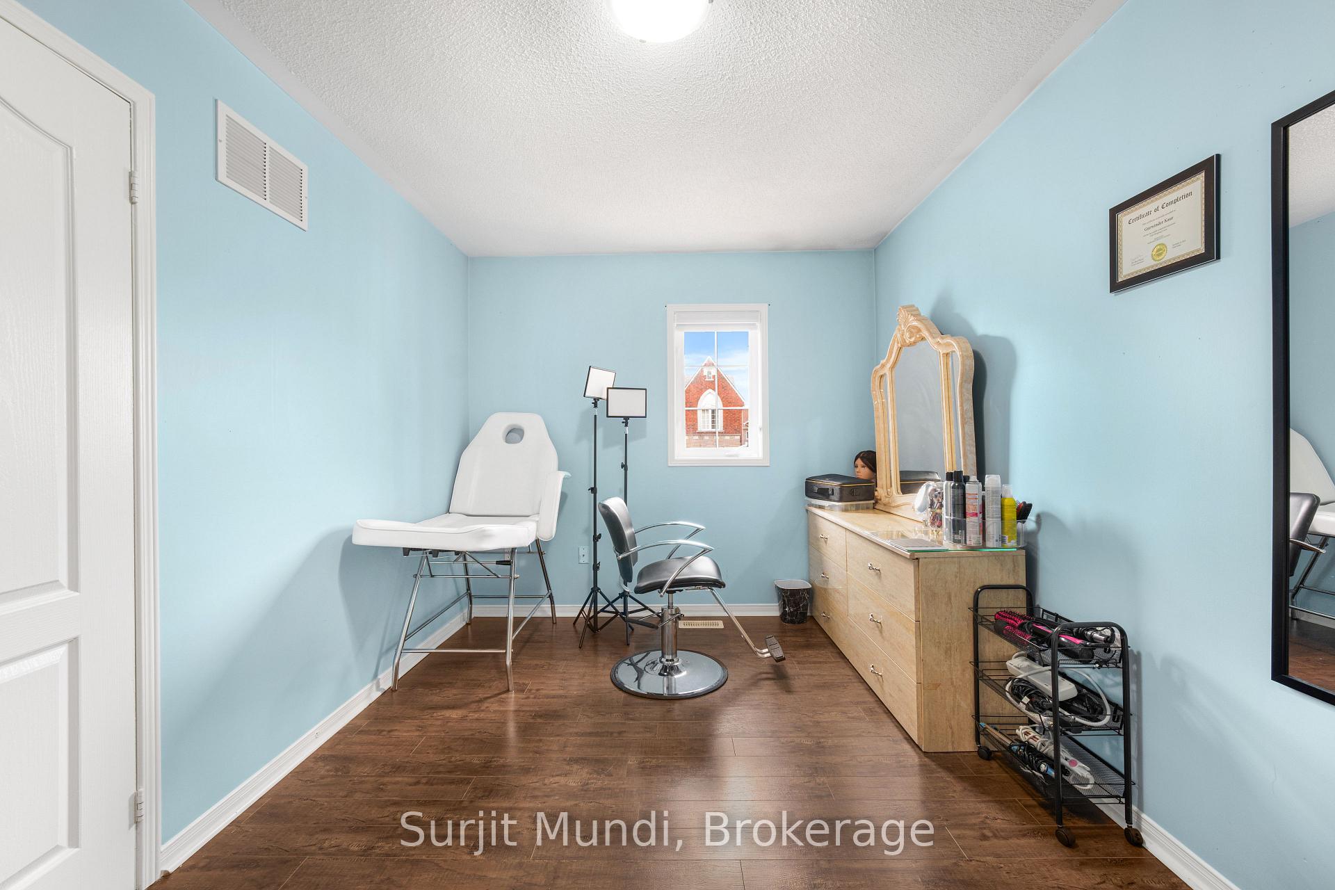 Photo 23 of 21 Amboise Crescent, Brampton, Fletcher's Meadow — HOMEH