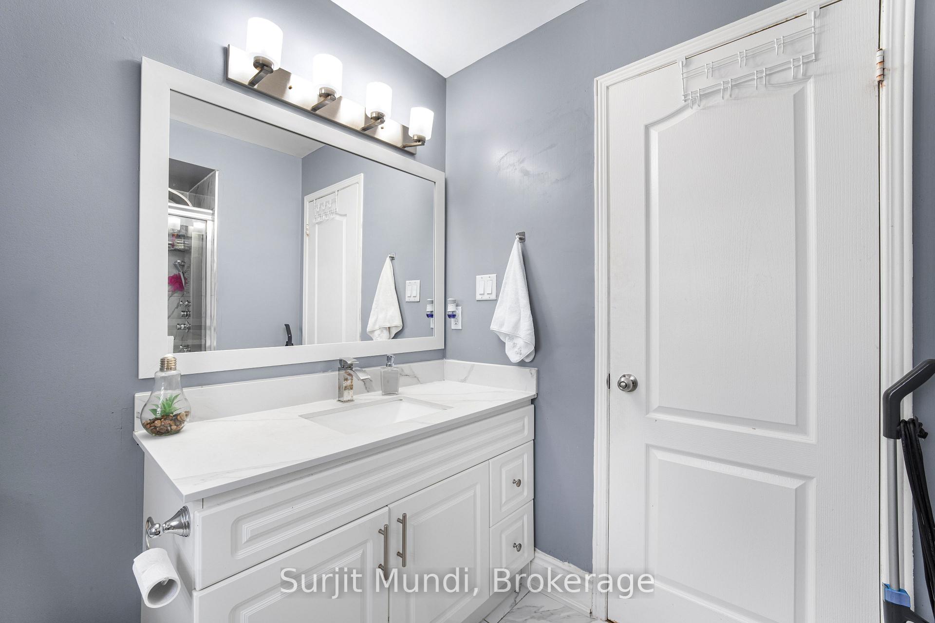 Photo 25 of 21 Amboise Crescent, Brampton, Fletcher's Meadow — HOMEH