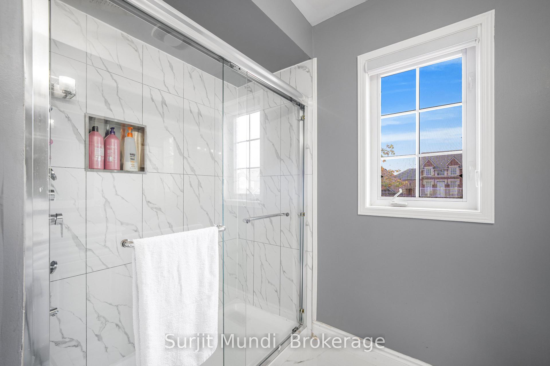 Photo 26 of 21 Amboise Crescent, Brampton, Fletcher's Meadow — HOMEH