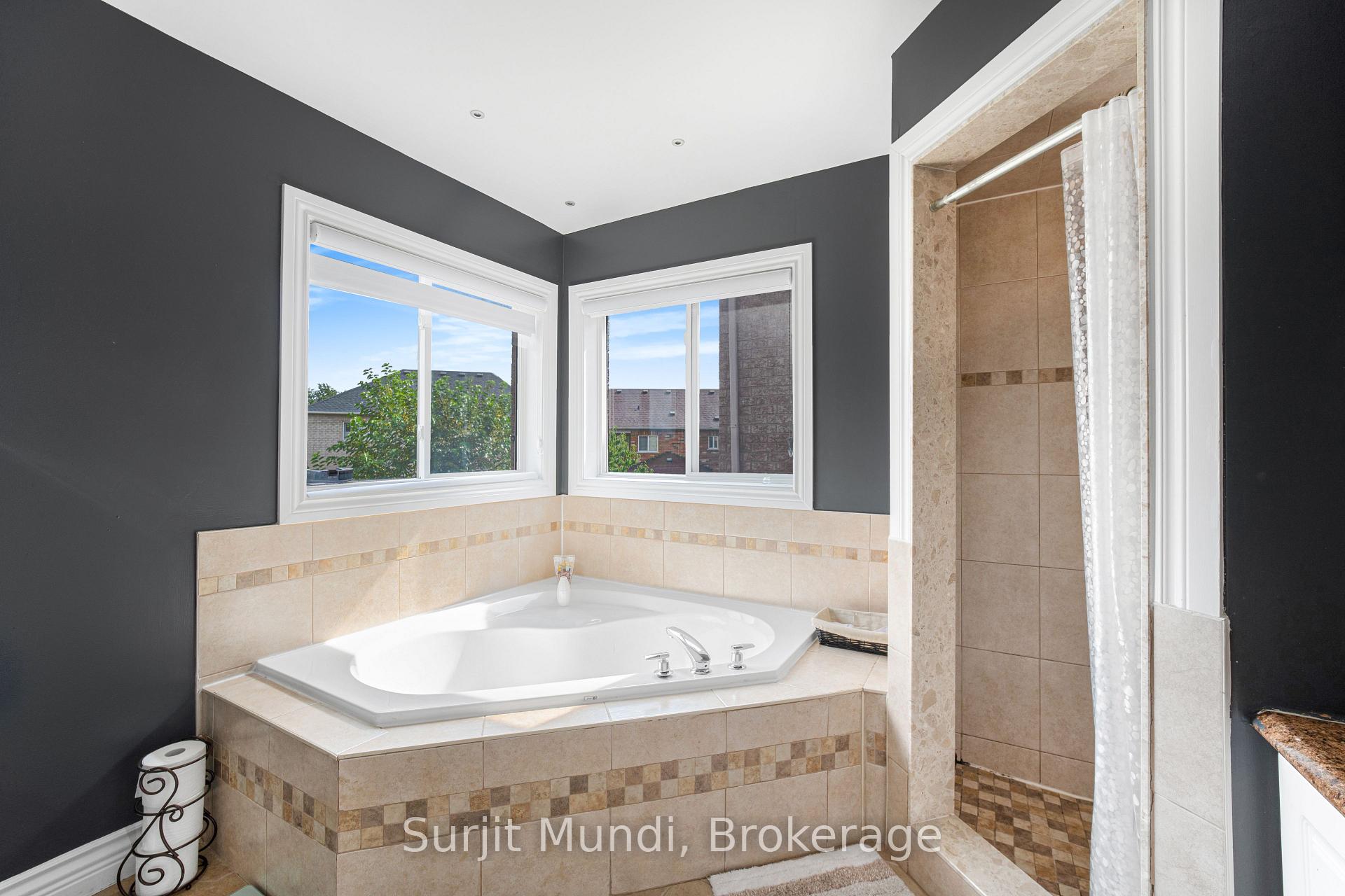 Photo 32 of 21 Amboise Crescent, Brampton, Fletcher's Meadow — HOMEH