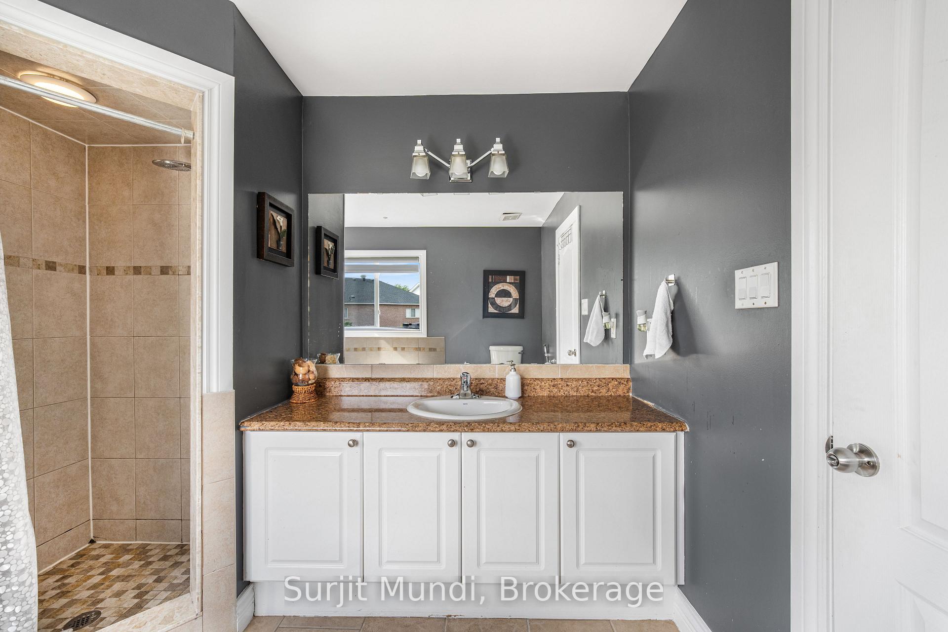 Photo 33 of 21 Amboise Crescent, Brampton, Fletcher's Meadow — HOMEH