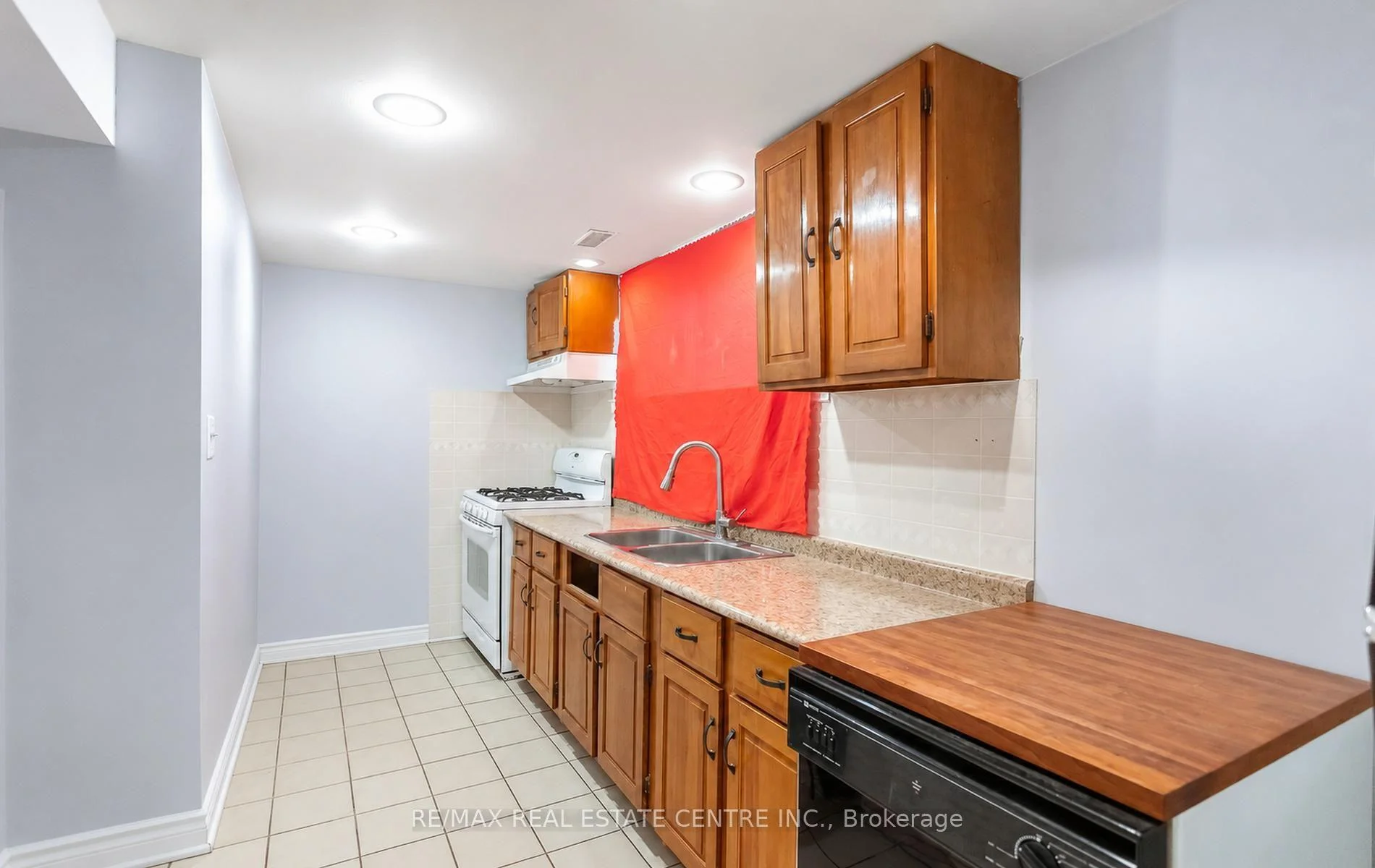 Photo 8 of 302 Southview Road, Oakville, West — HOMEH