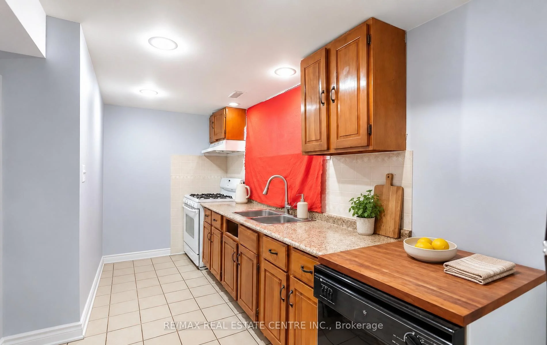 Photo 9 of 302 Southview Road, Oakville, West — HOMEH
