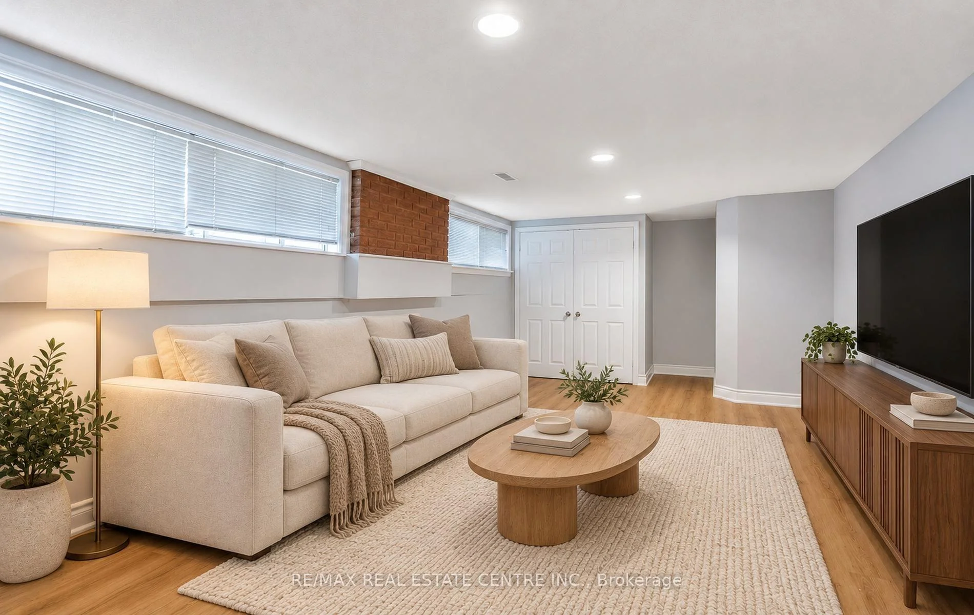 Photo 23 of 302 Southview Road, Oakville, West — HOMEH
