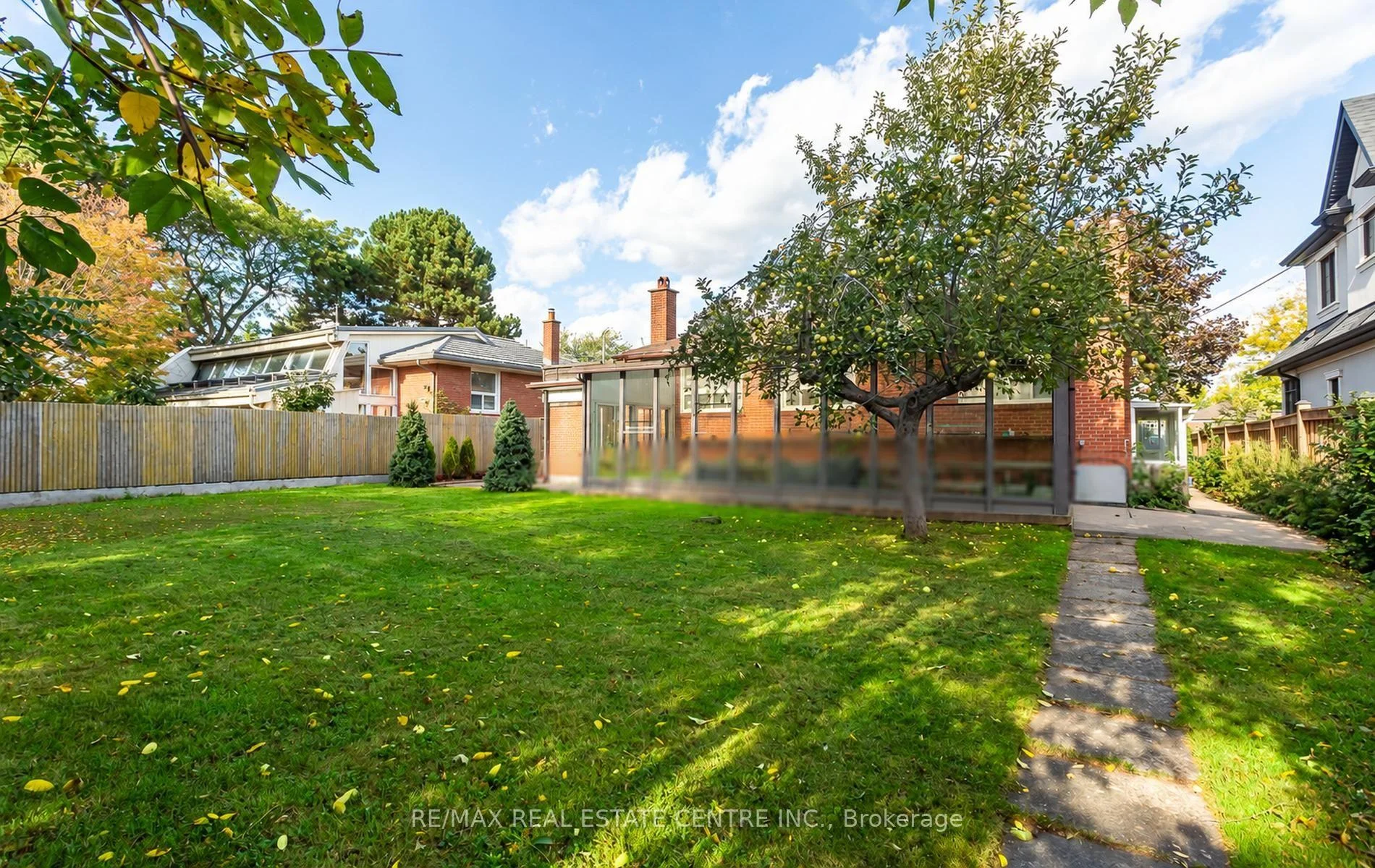 Photo 25 of 302 Southview Road, Oakville, West — HOMEH