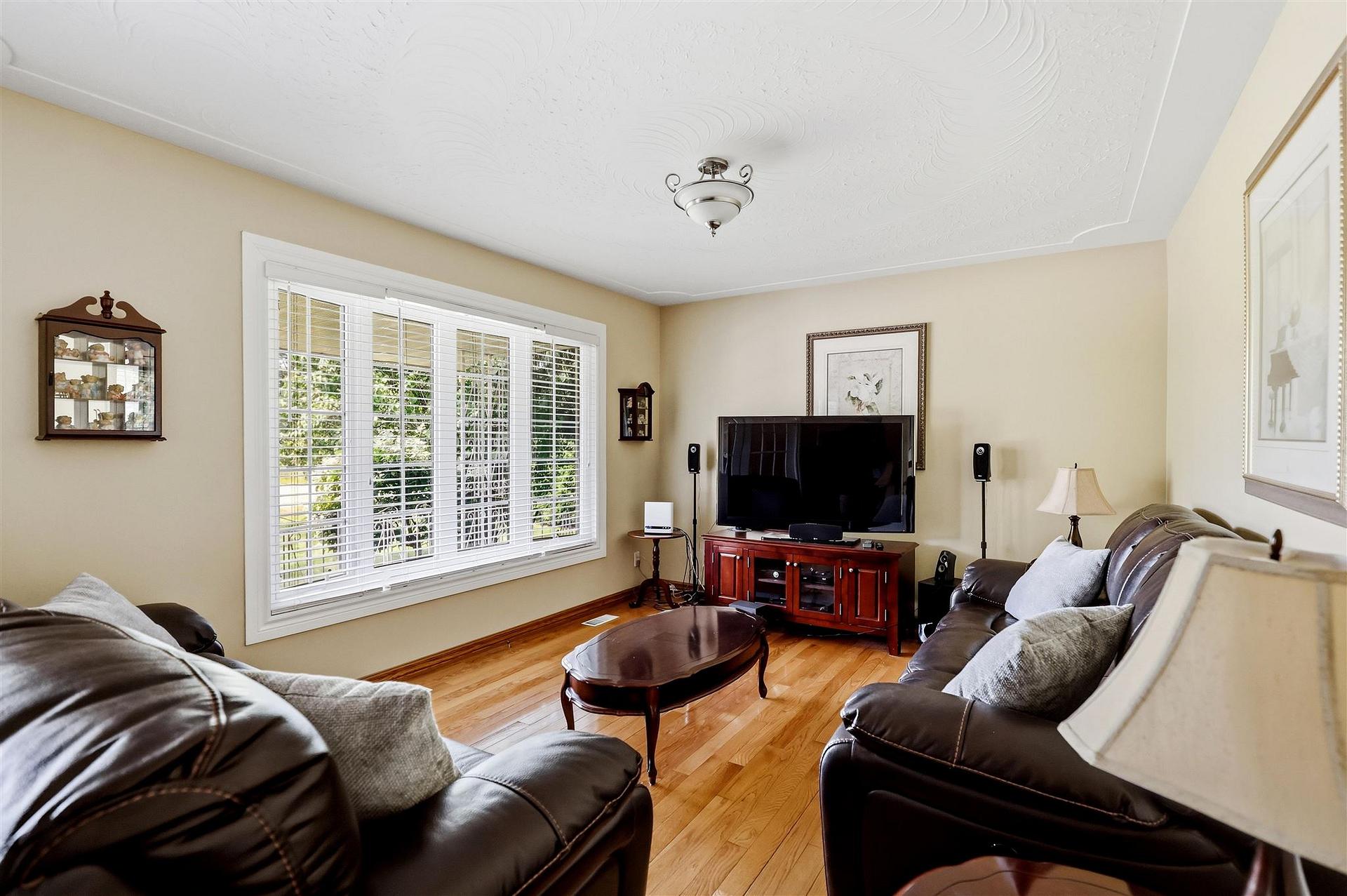 Photo 3 of 382 Nixon Road, Sault Ste Marie, Ward 5 — HOMEH