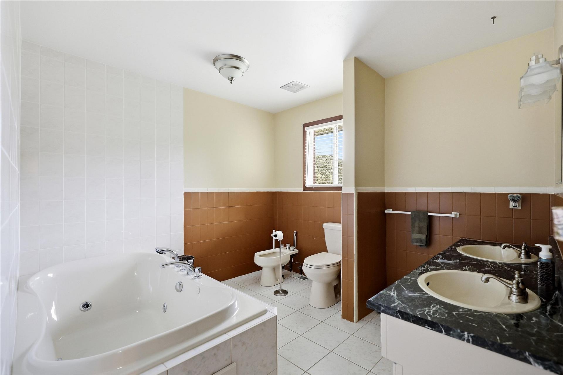 Photo 24 of 382 Nixon Road, Sault Ste Marie, Ward 5 — HOMEH