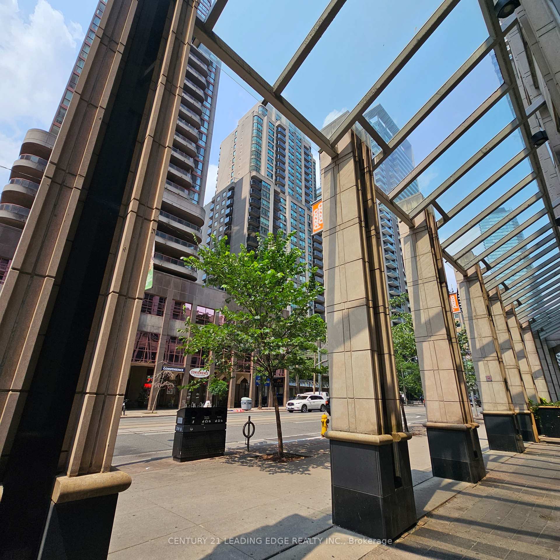 Photo 3 of Unit 714, 761 Bay Street, Toronto, Bay Street Corridor — HOMEH