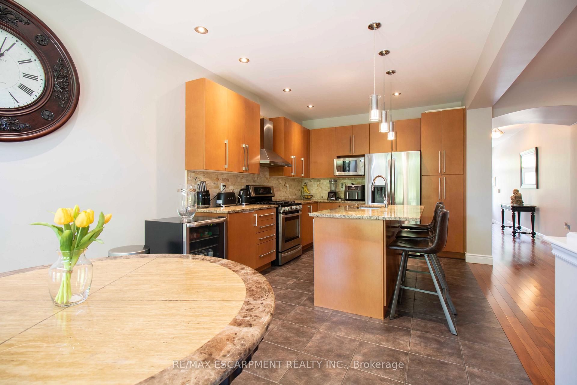 Photo 14 of 4644 Ethel Road, Burlington, Alton — HOMEH