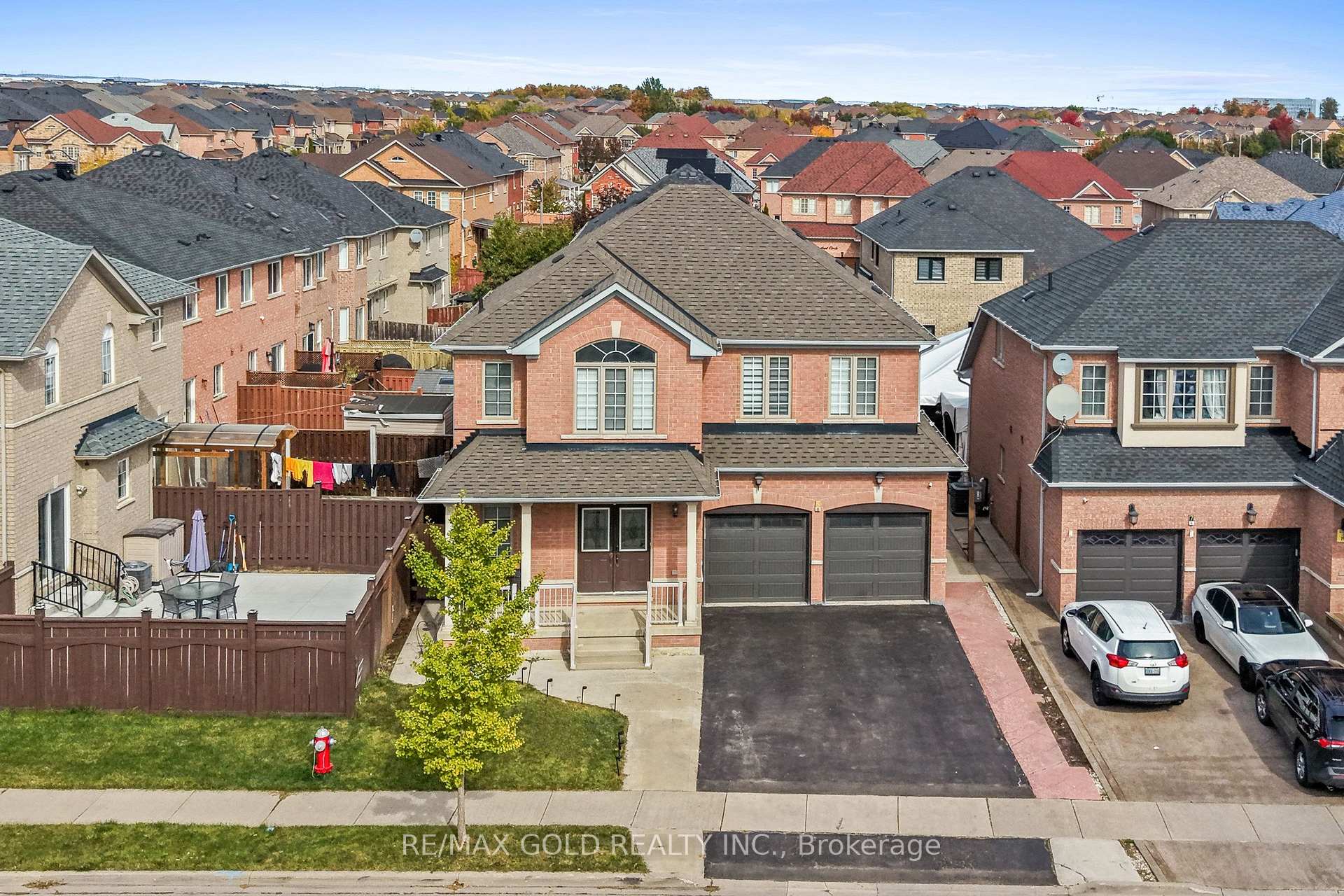 Photo 2 of 5 Onyx Gate, Brampton, Bram East — HOMEH