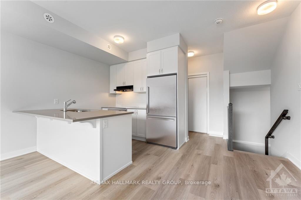Photo 5 of 808 Mishi Private, Ottawa, CFB Rockcliffe and Area — HOMEH