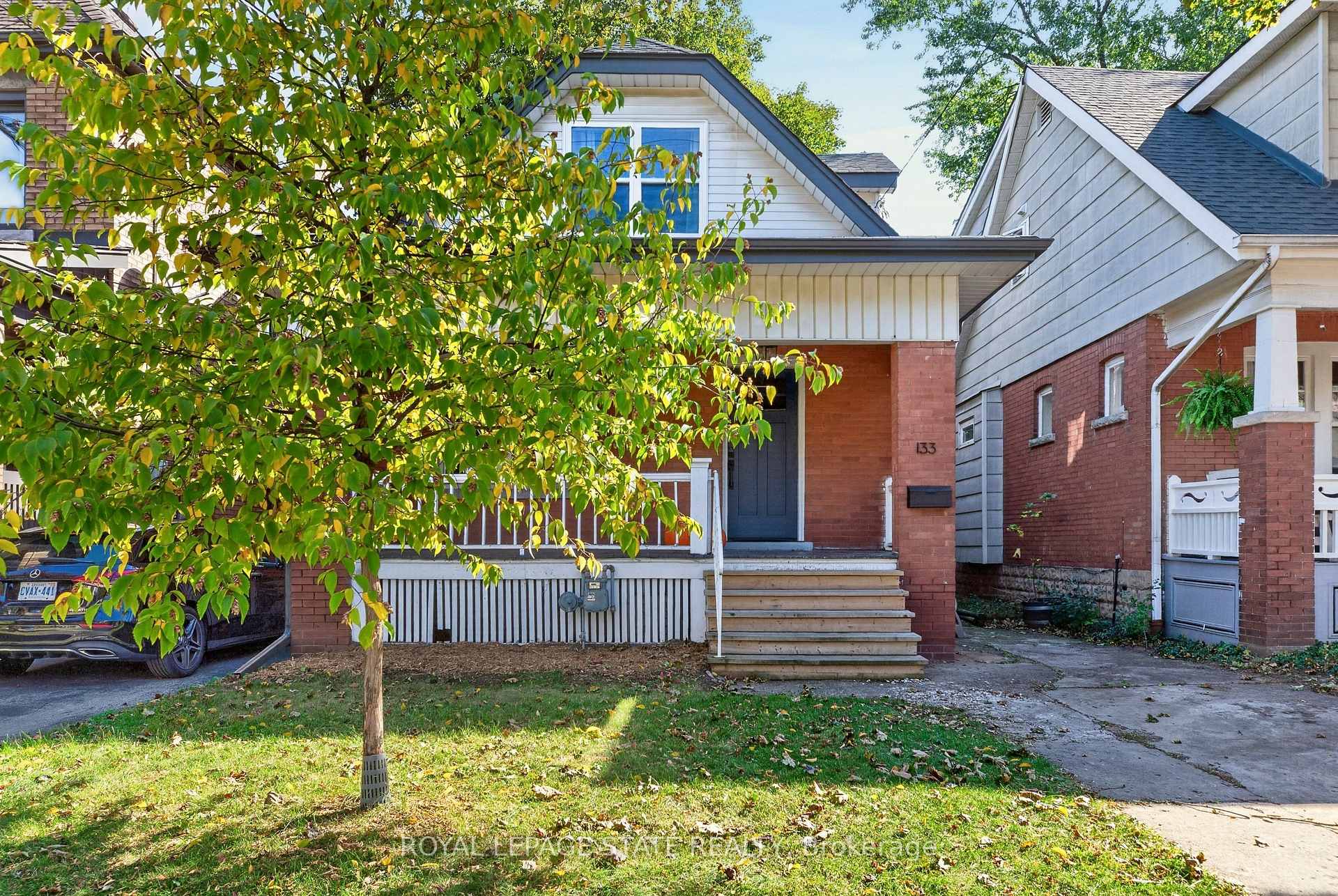 Photo 2 of 133 Rosslyn Avenue S, Hamilton, Delta — HOMEH