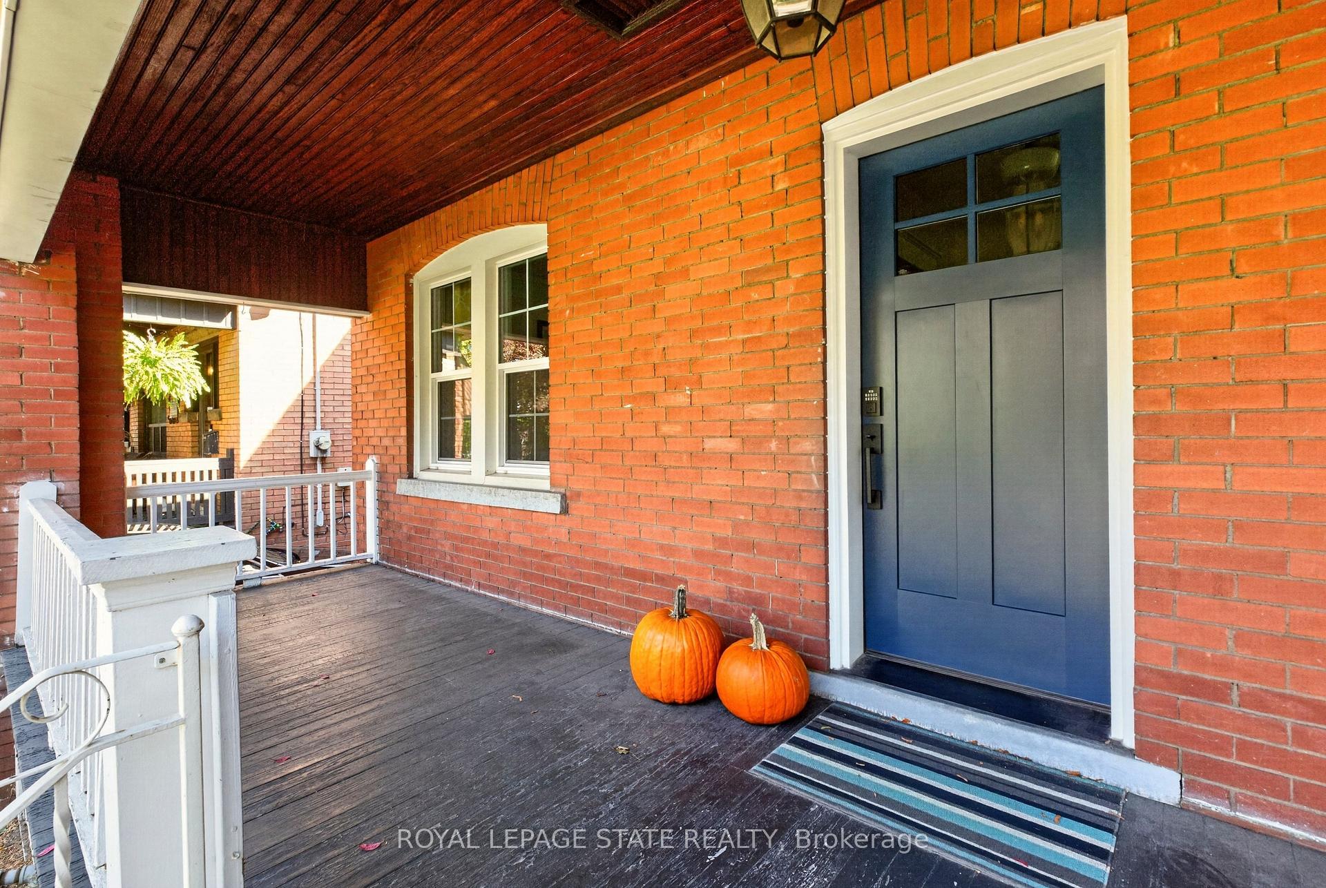 Photo 4 of 133 Rosslyn Avenue S, Hamilton, Delta — HOMEH