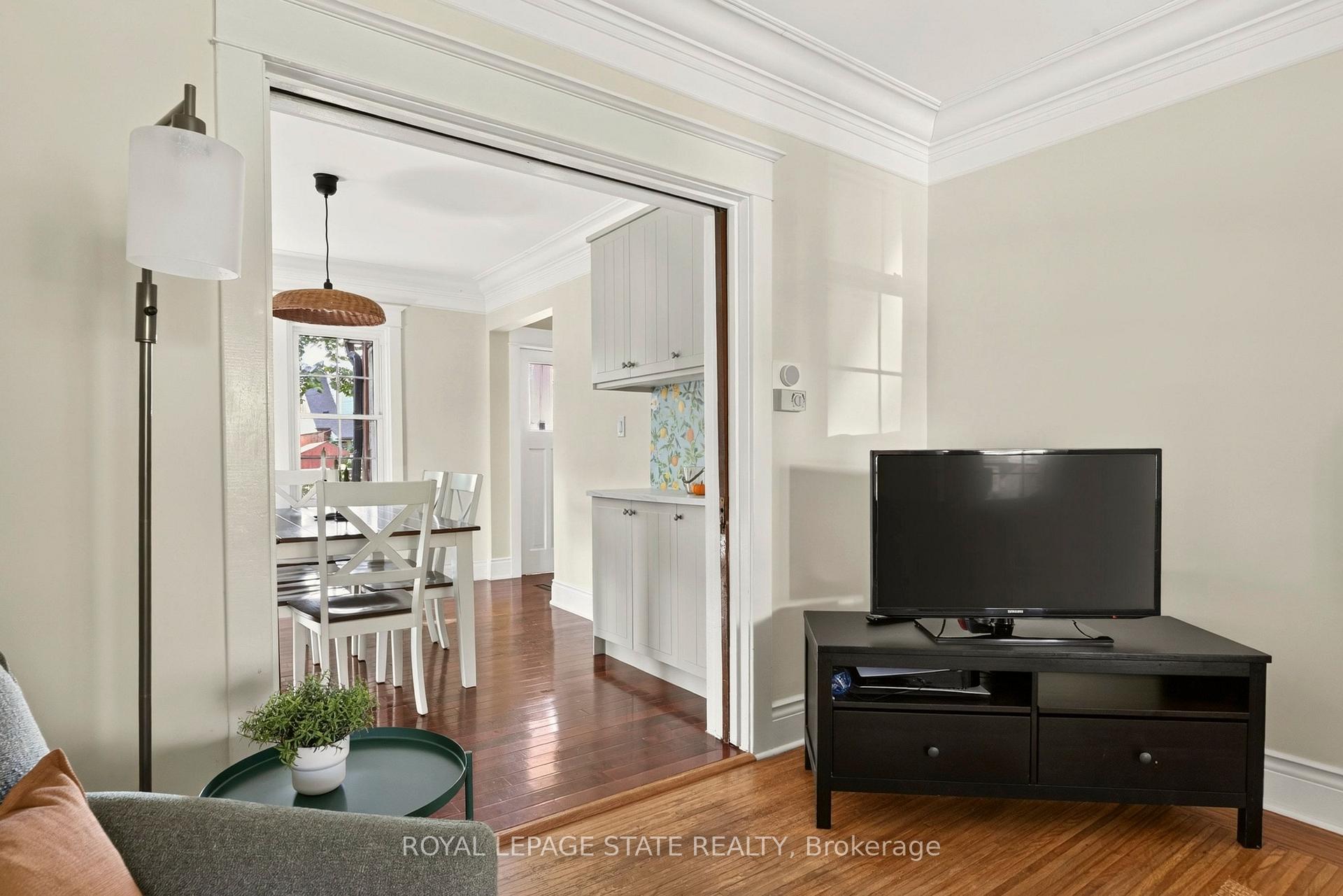 Photo 12 of 133 Rosslyn Avenue S, Hamilton, Delta — HOMEH