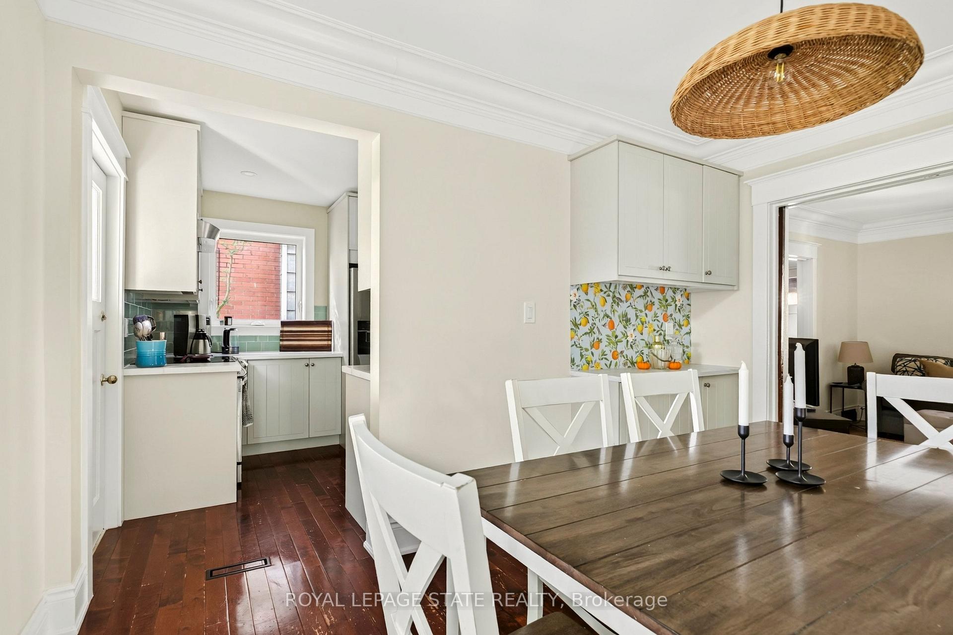 Photo 19 of 133 Rosslyn Avenue S, Hamilton, Delta — HOMEH