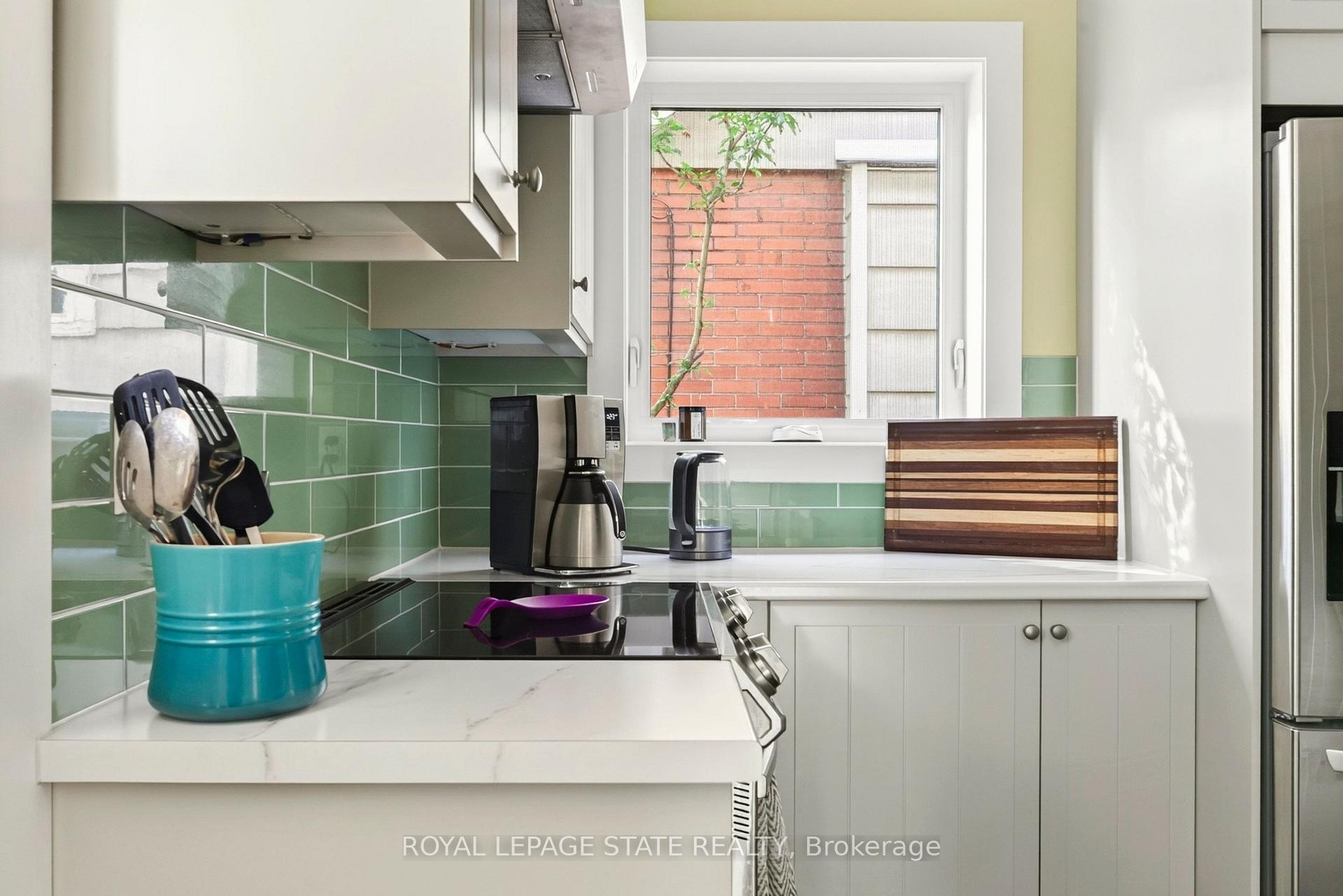 Photo 21 of 133 Rosslyn Avenue S, Hamilton, Delta — HOMEH