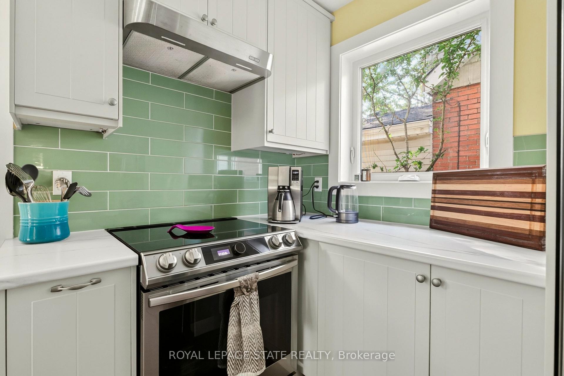 Photo 22 of 133 Rosslyn Avenue S, Hamilton, Delta — HOMEH