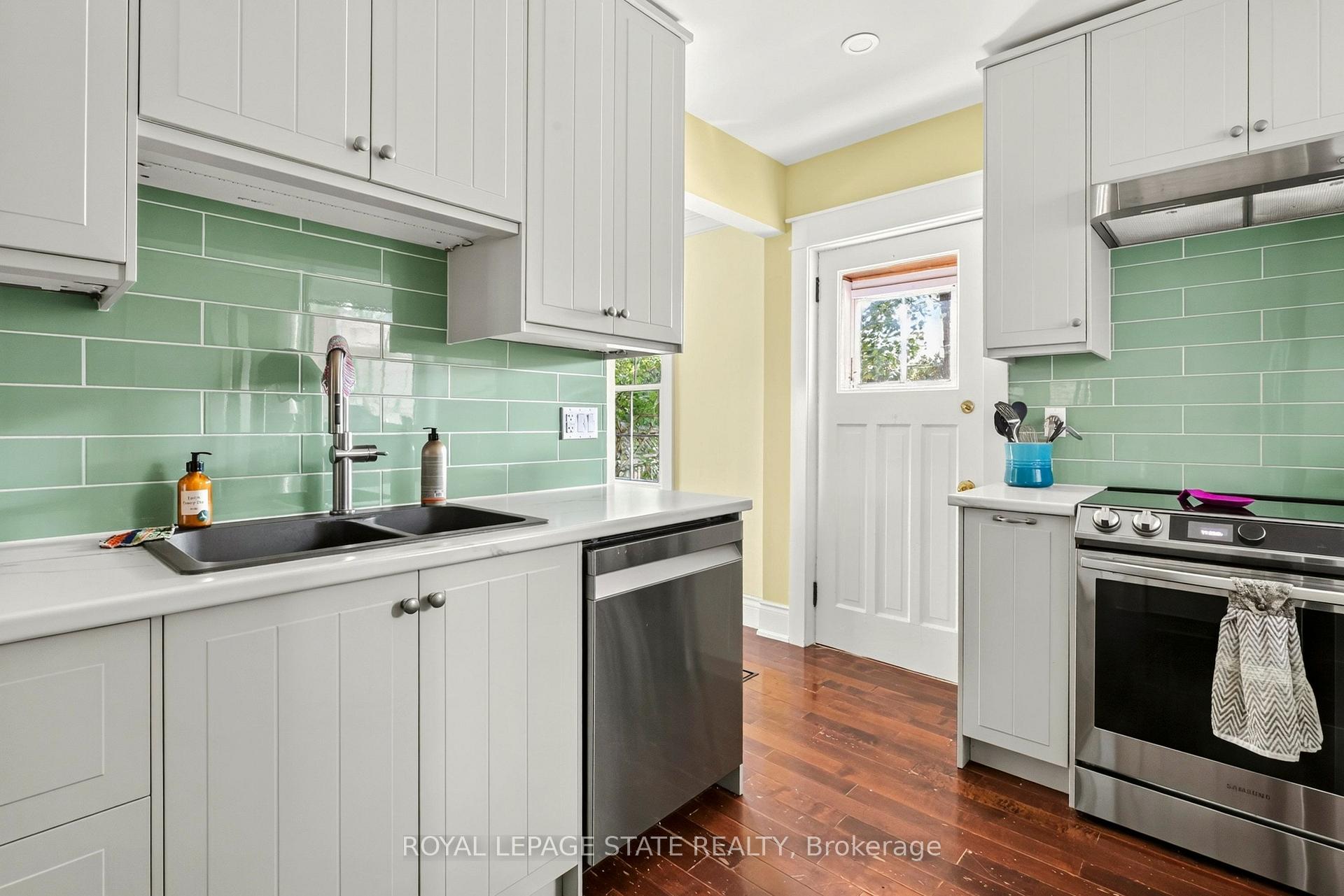 Photo 23 of 133 Rosslyn Avenue S, Hamilton, Delta — HOMEH