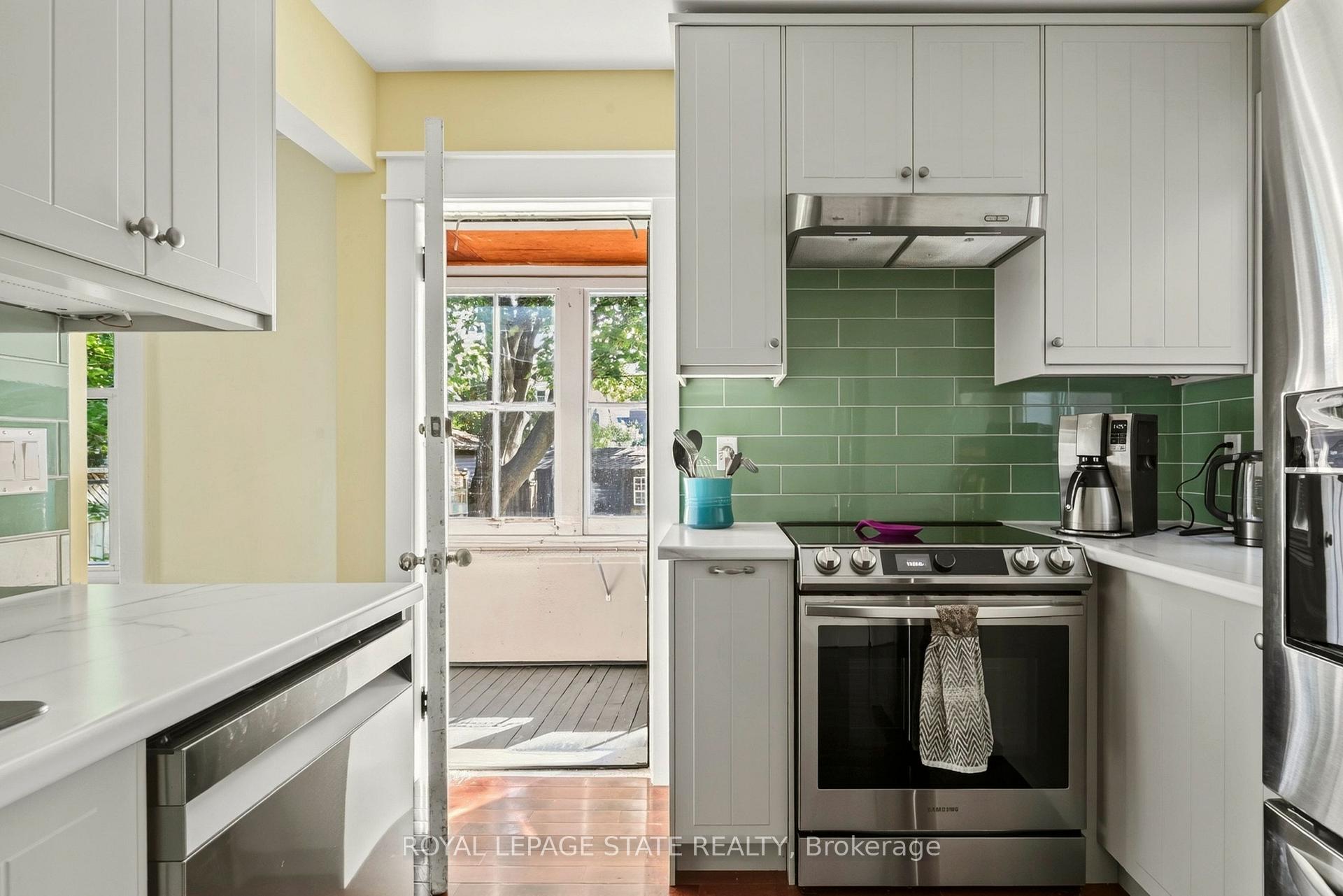 Photo 24 of 133 Rosslyn Avenue S, Hamilton, Delta — HOMEH