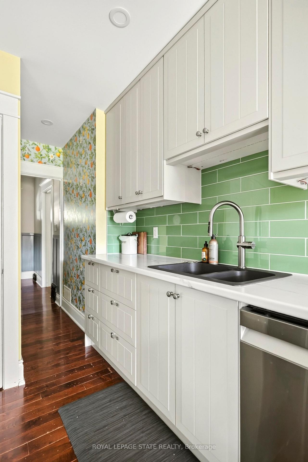 Photo 25 of 133 Rosslyn Avenue S, Hamilton, Delta — HOMEH