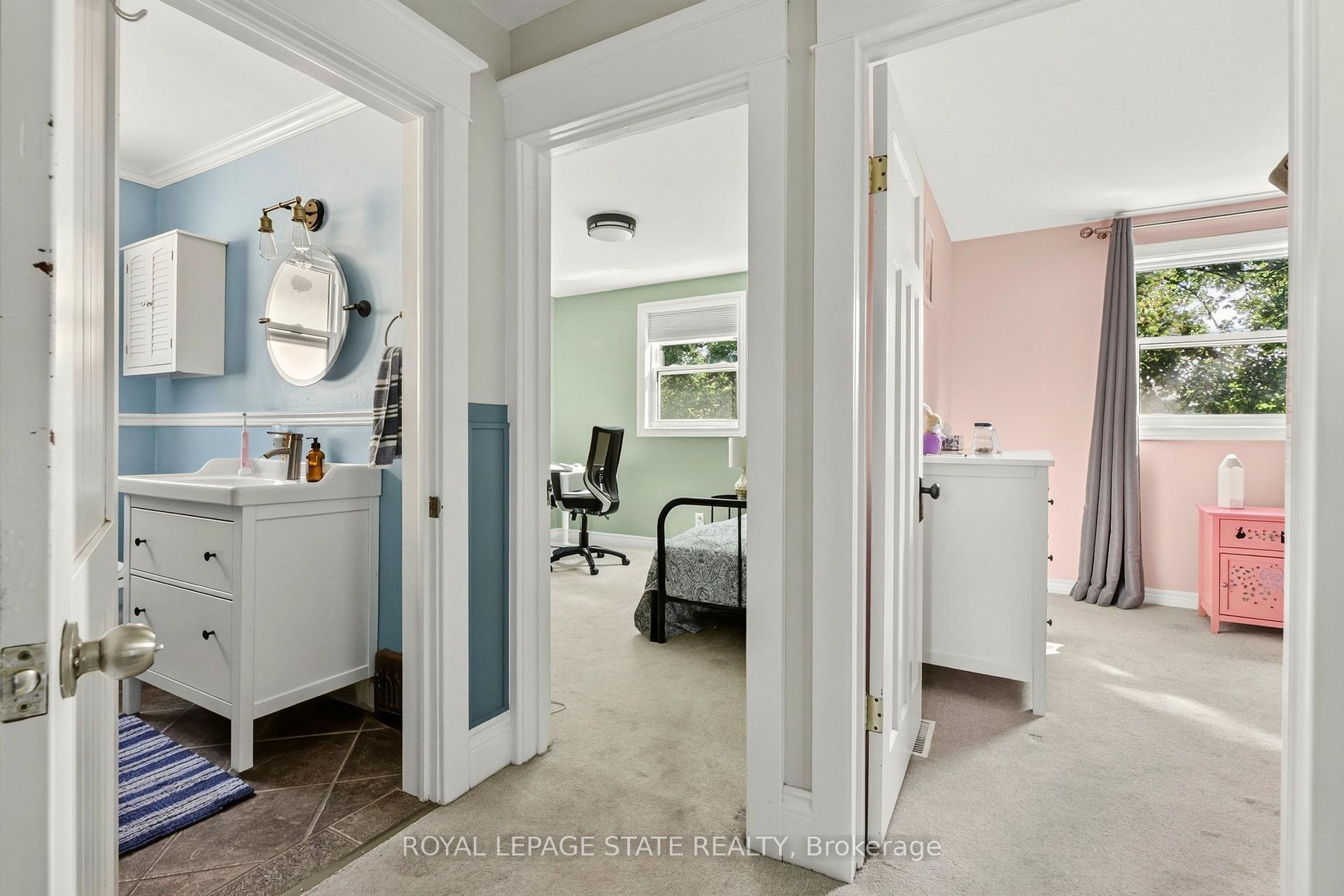 Photo 27 of 133 Rosslyn Avenue S, Hamilton, Delta — HOMEH