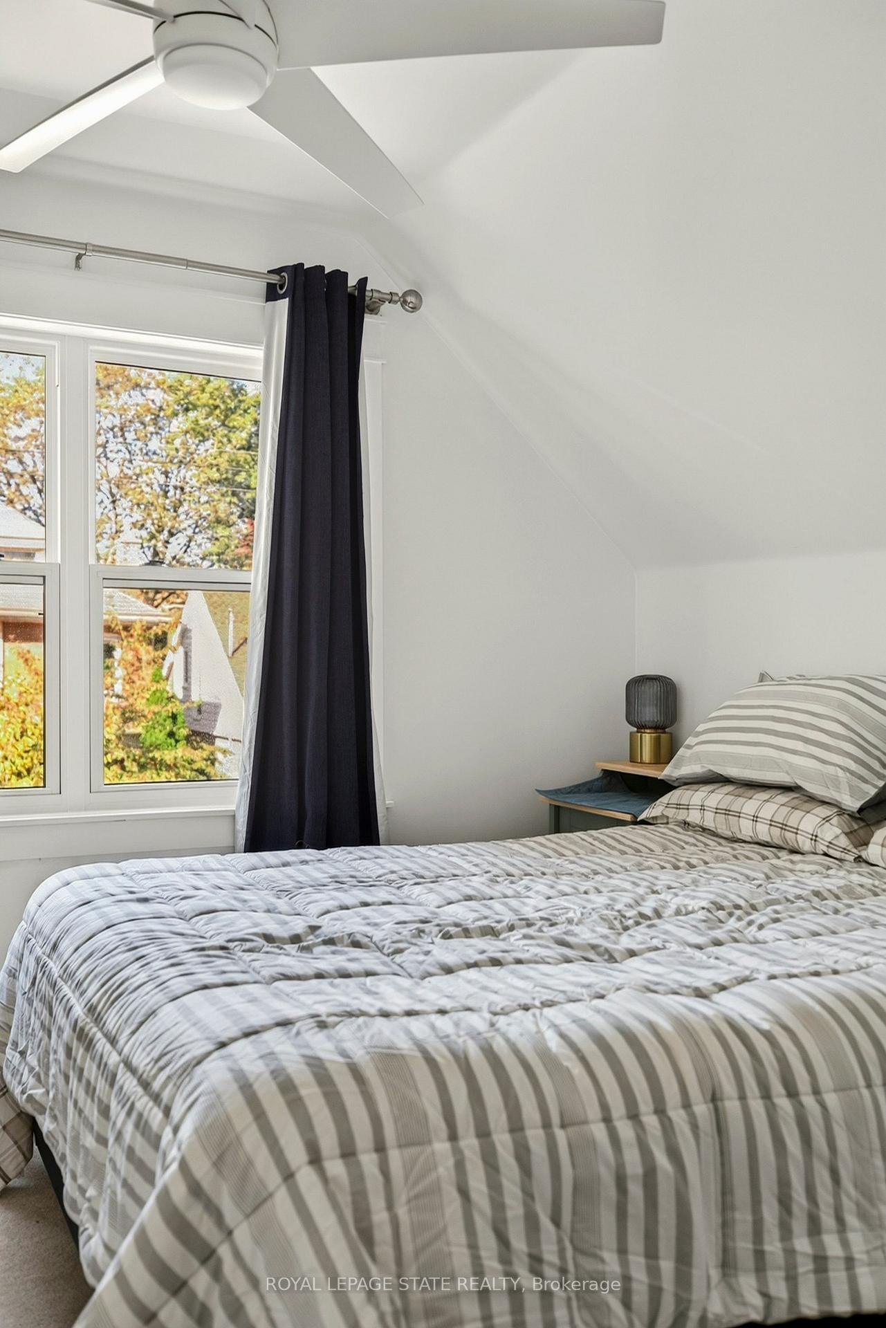 Photo 29 of 133 Rosslyn Avenue S, Hamilton, Delta — HOMEH