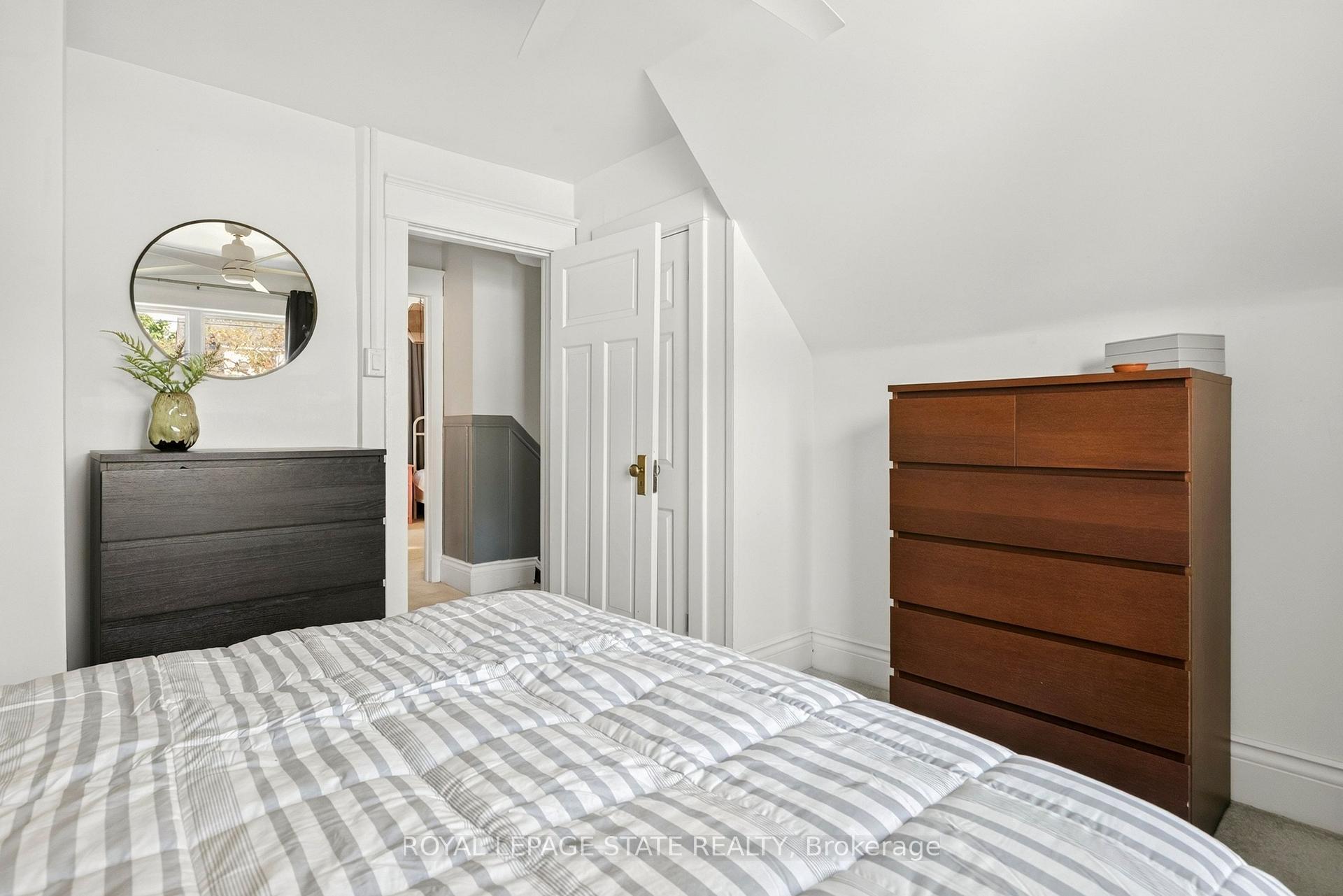 Photo 31 of 133 Rosslyn Avenue S, Hamilton, Delta — HOMEH