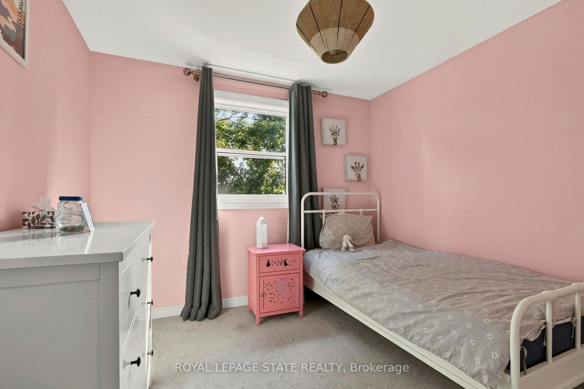 Photo 33 of 133 Rosslyn Avenue S, Hamilton, Delta — HOMEH