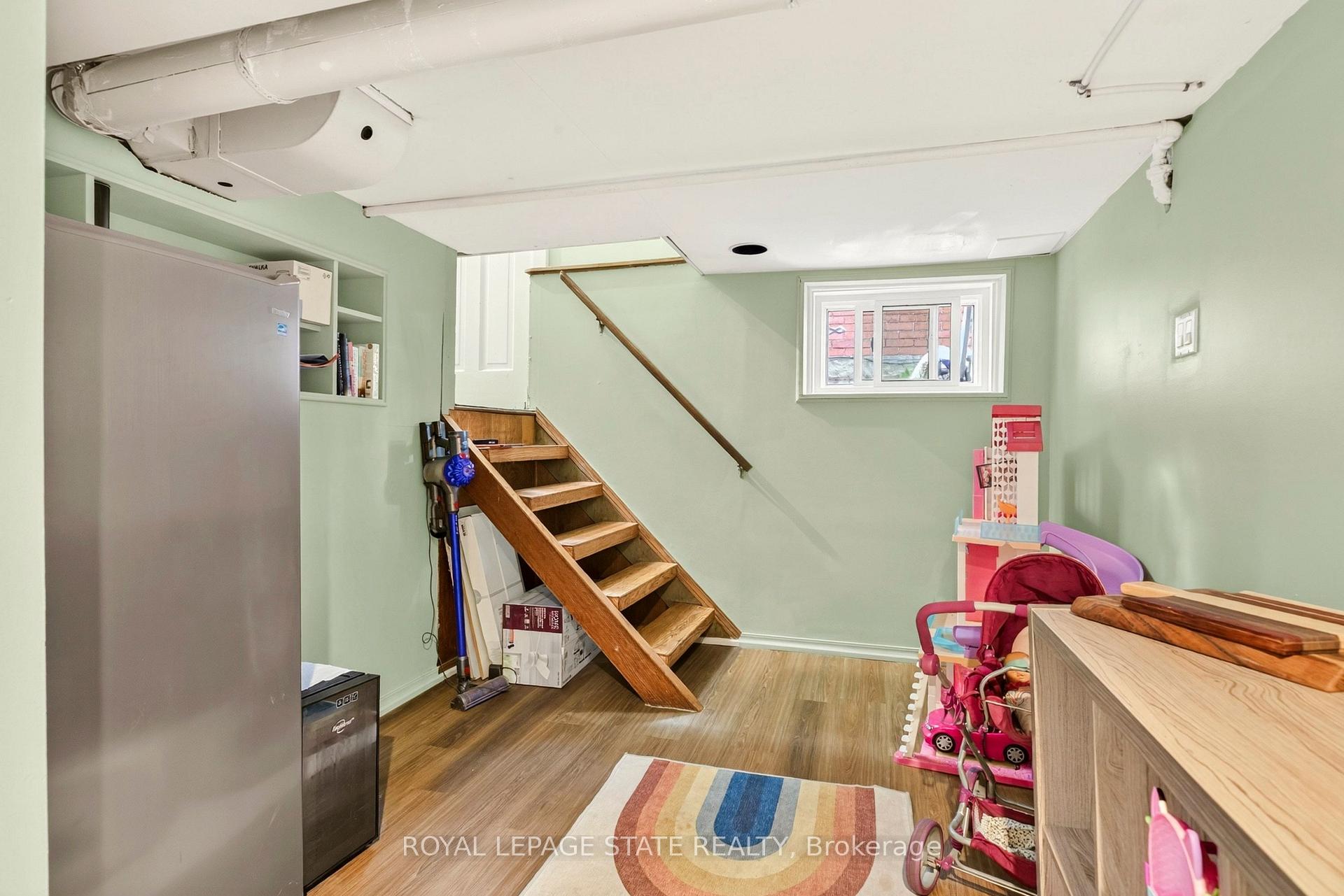 Photo 38 of 133 Rosslyn Avenue S, Hamilton, Delta — HOMEH