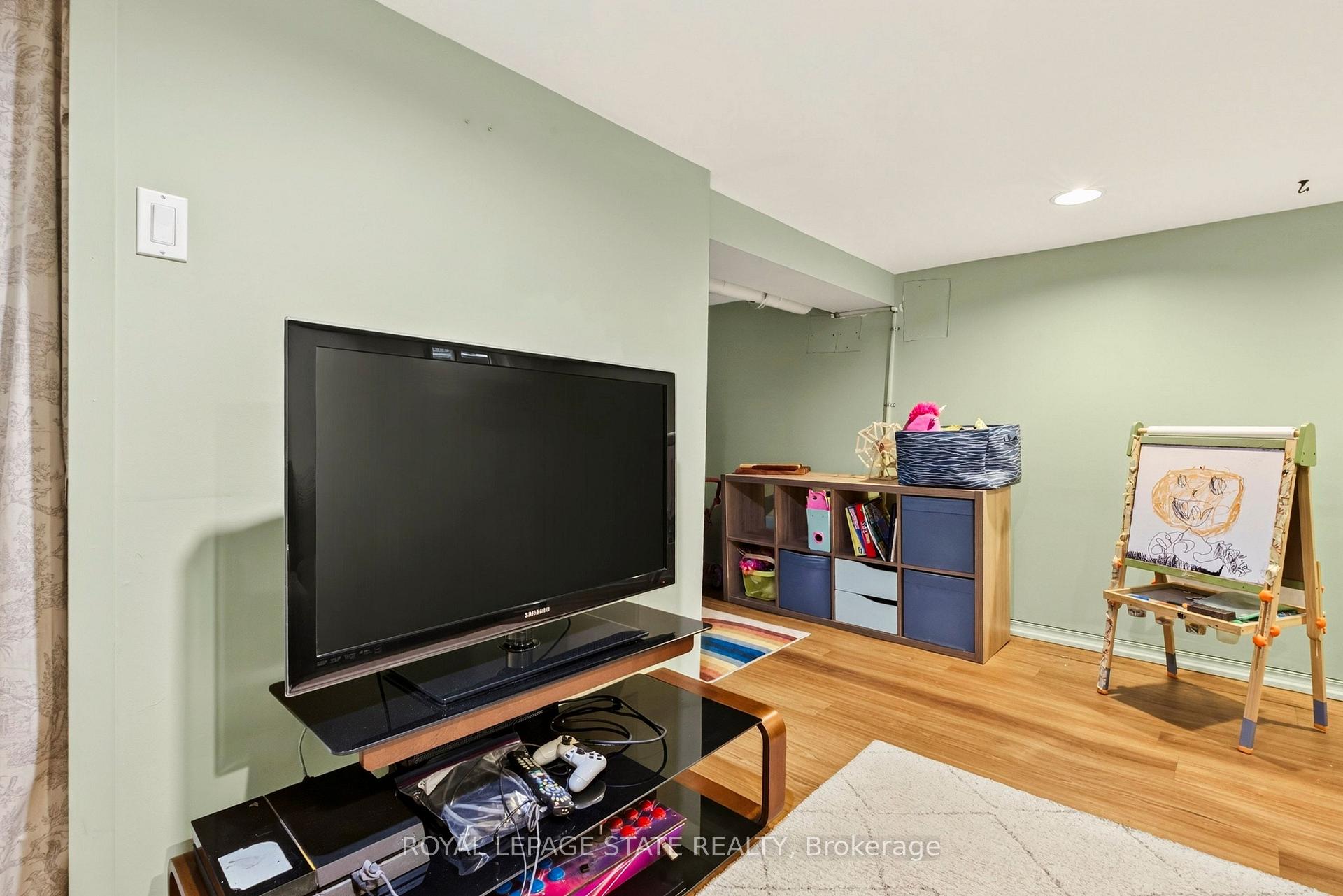 Photo 42 of 133 Rosslyn Avenue S, Hamilton, Delta — HOMEH