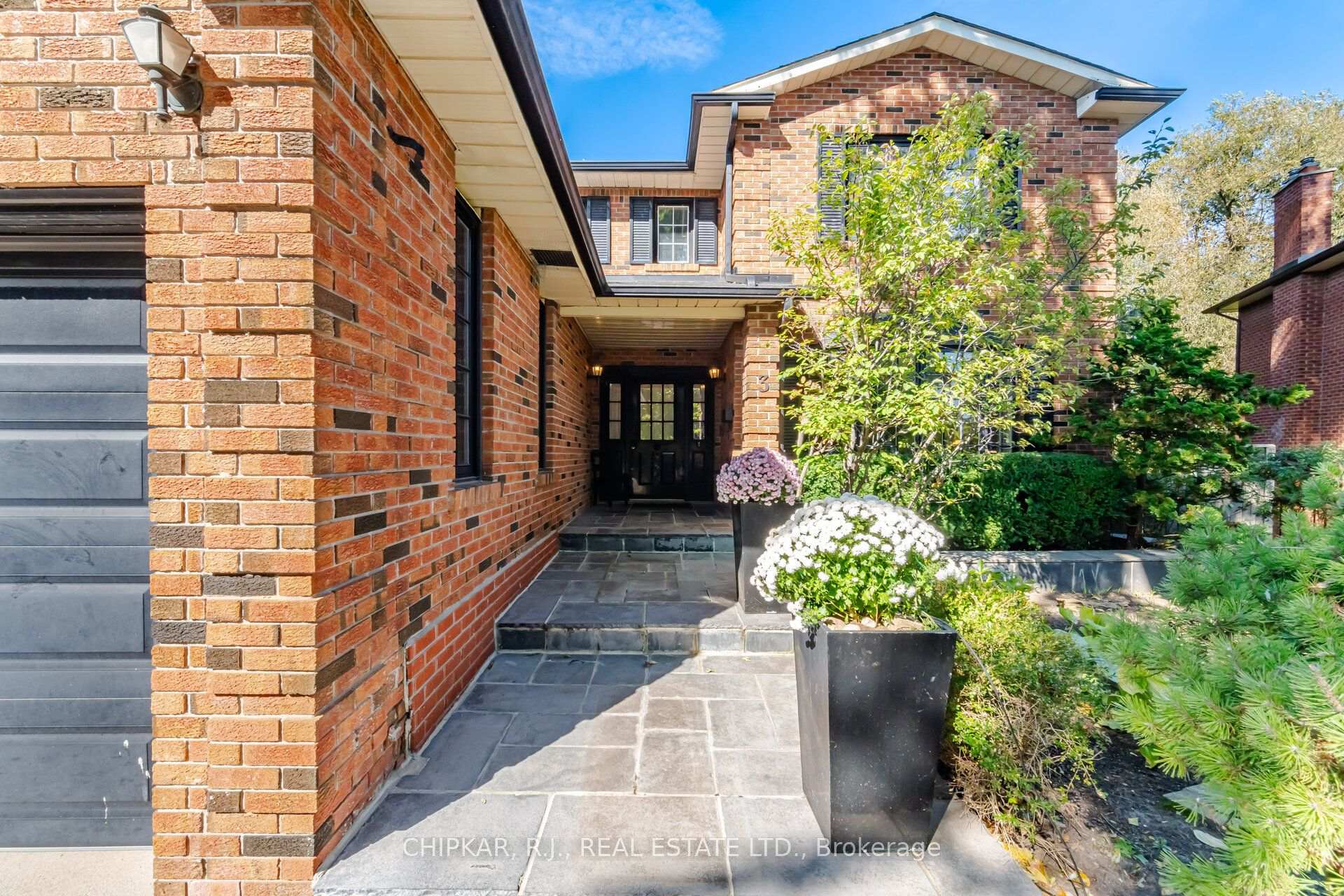 Photo 3 of 3 Esposito Court, Etobicoke, Eringate-Centennial-West Deane — HOMEH