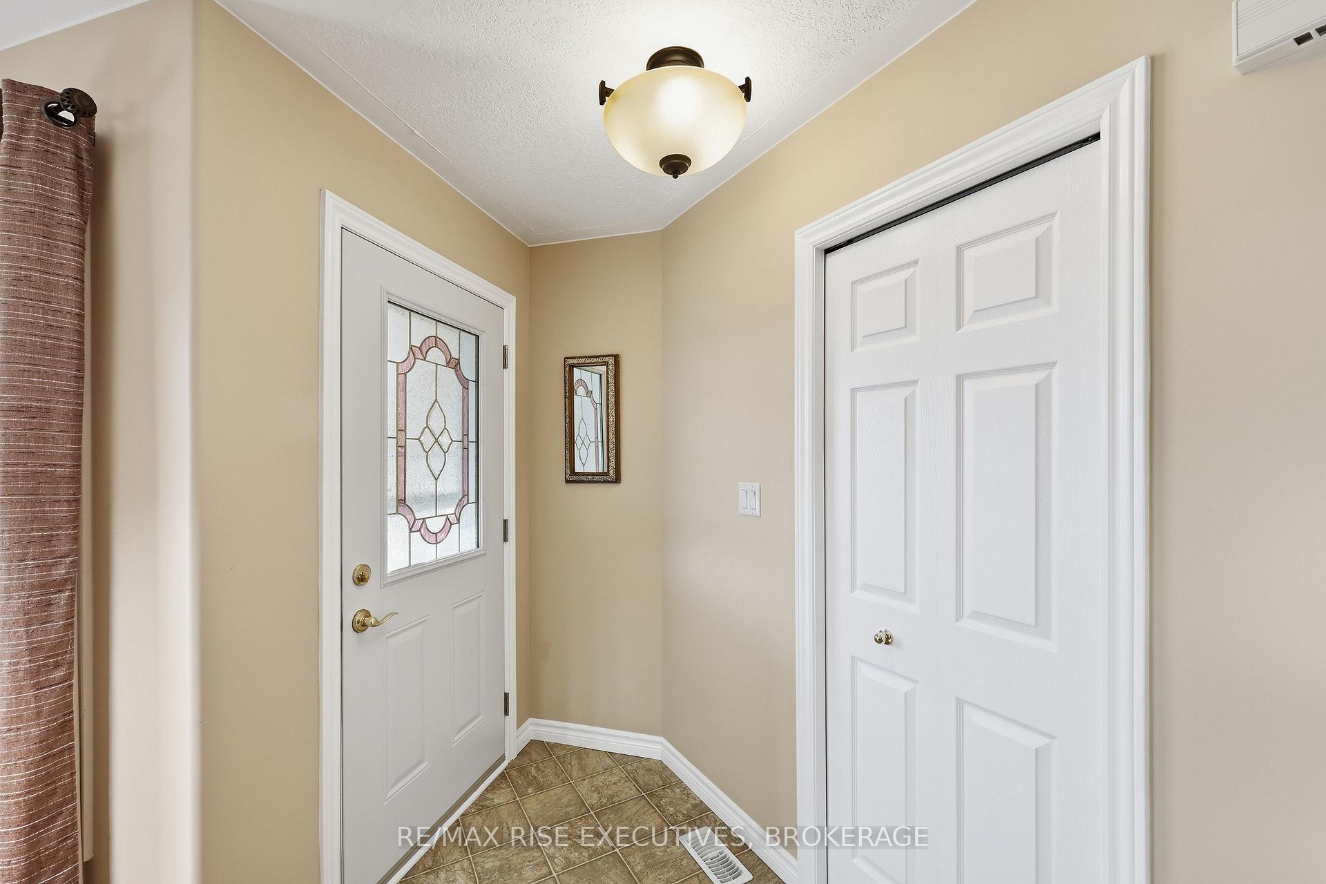 Photo 3 of 176 MacDougall Drive, Loyalist, Amherstview — HOMEH