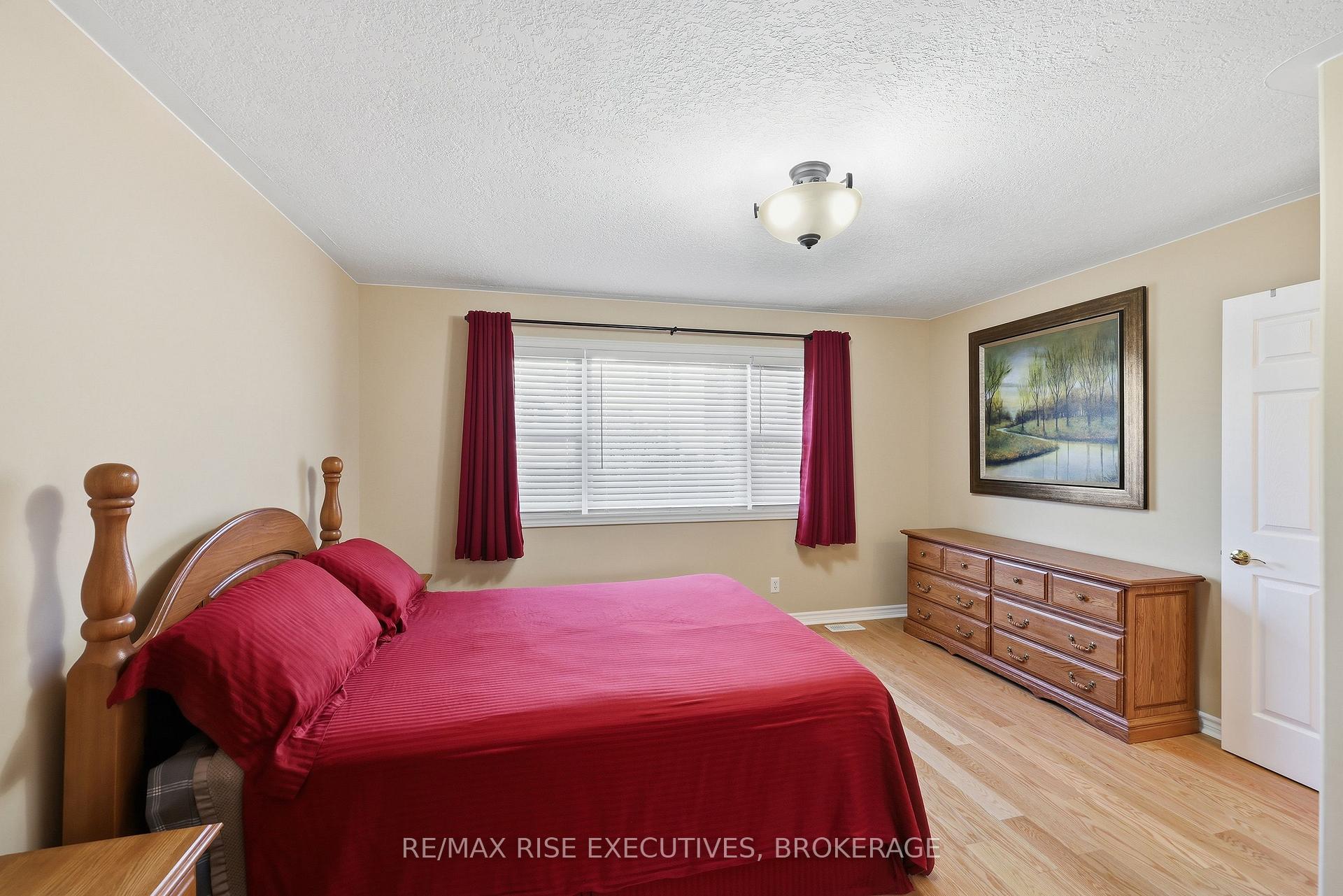 Photo 16 of 176 MacDougall Drive, Loyalist, Amherstview — HOMEH