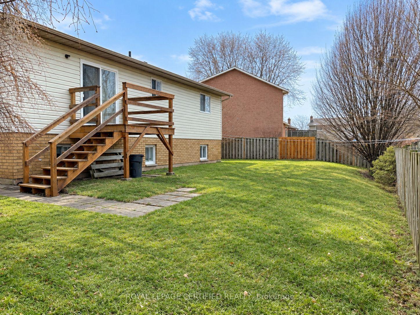 Photo 3 of 23 Hickory Court, Welland, N. Welland — HOMEH
