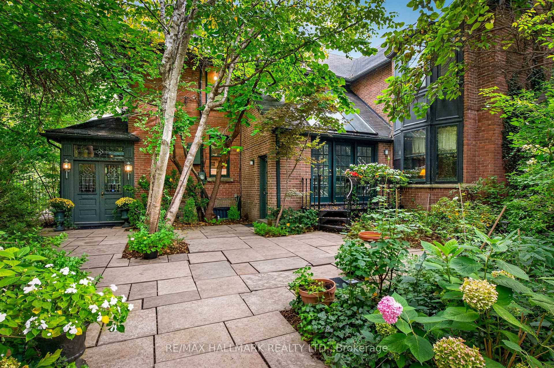 Photo 2 of 11 Pine Hill Road, Toronto, Rosedale-Moore Park — HOMEH