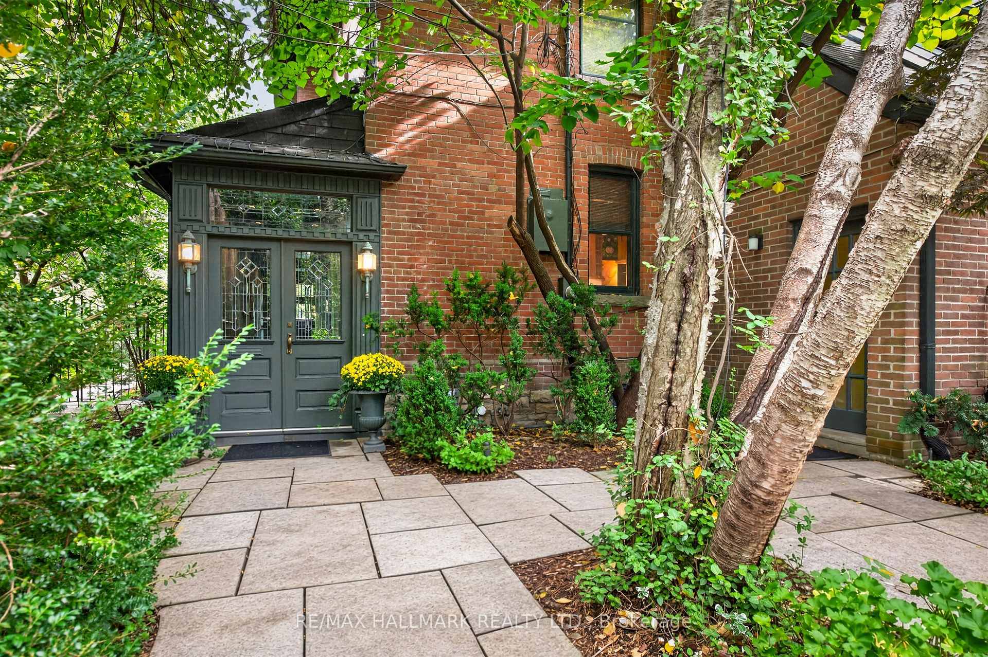 Photo 4 of 11 Pine Hill Road, Toronto, Rosedale-Moore Park — HOMEH