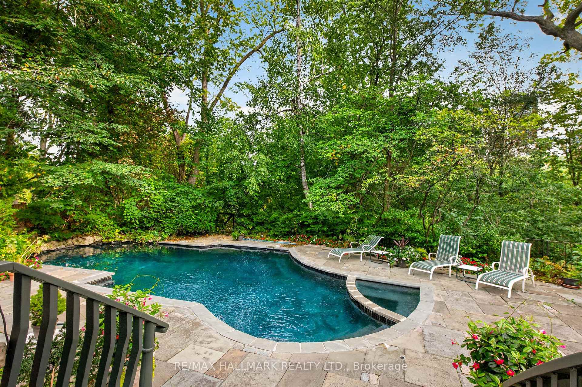 Photo 9 of 11 Pine Hill Road, Toronto, Rosedale-Moore Park — HOMEH