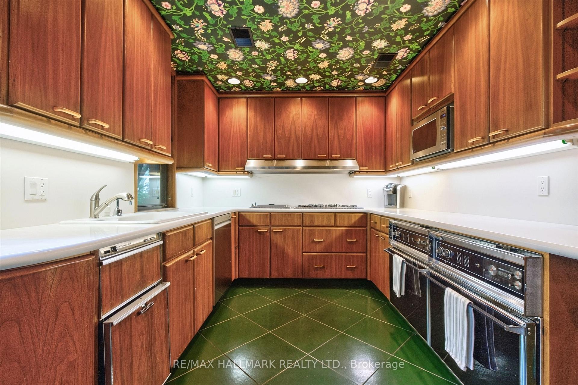 Photo 35 of 11 Pine Hill Road, Toronto, Rosedale-Moore Park — HOMEH